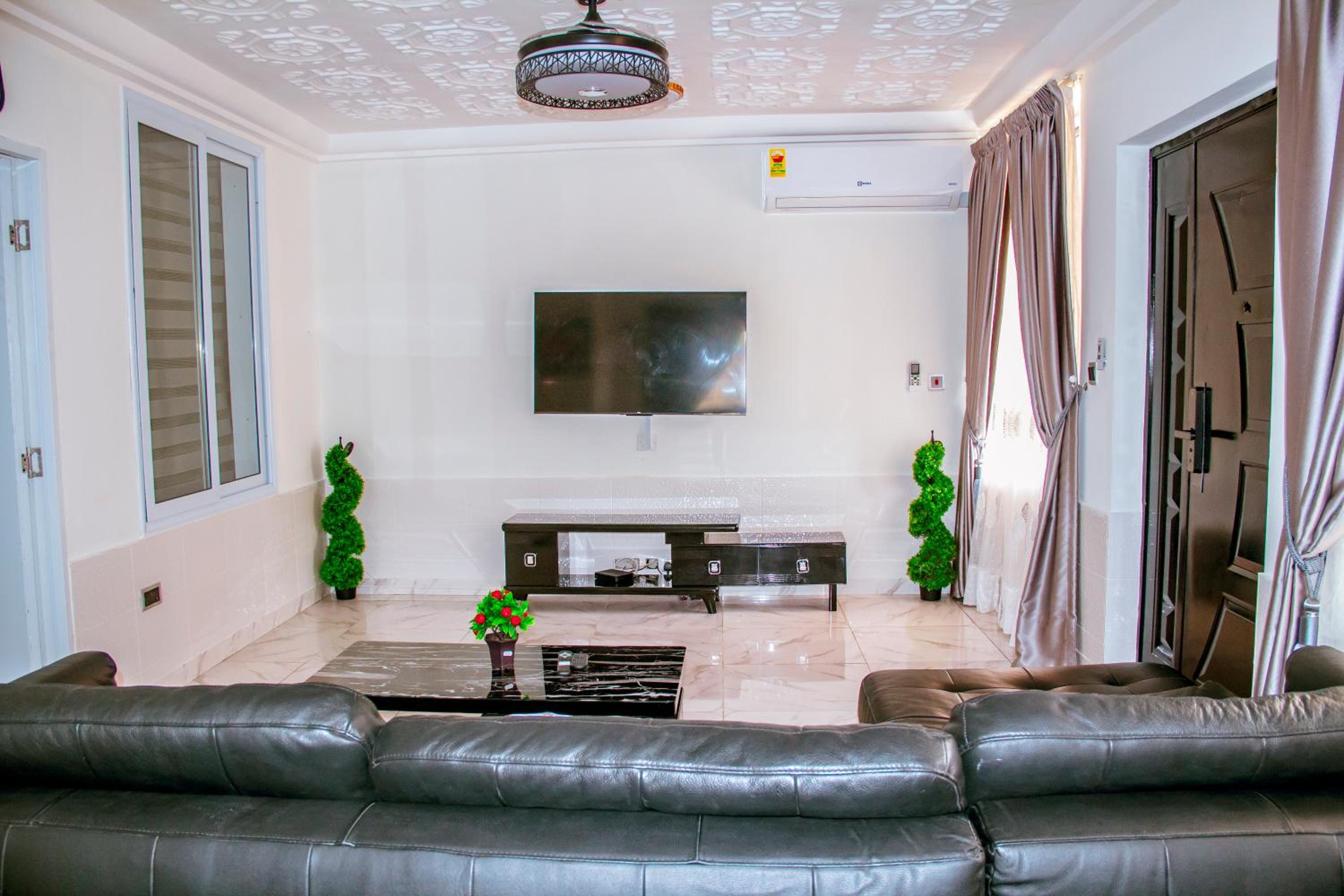 Vienama Residence 2 mins drive to Labadi Beach