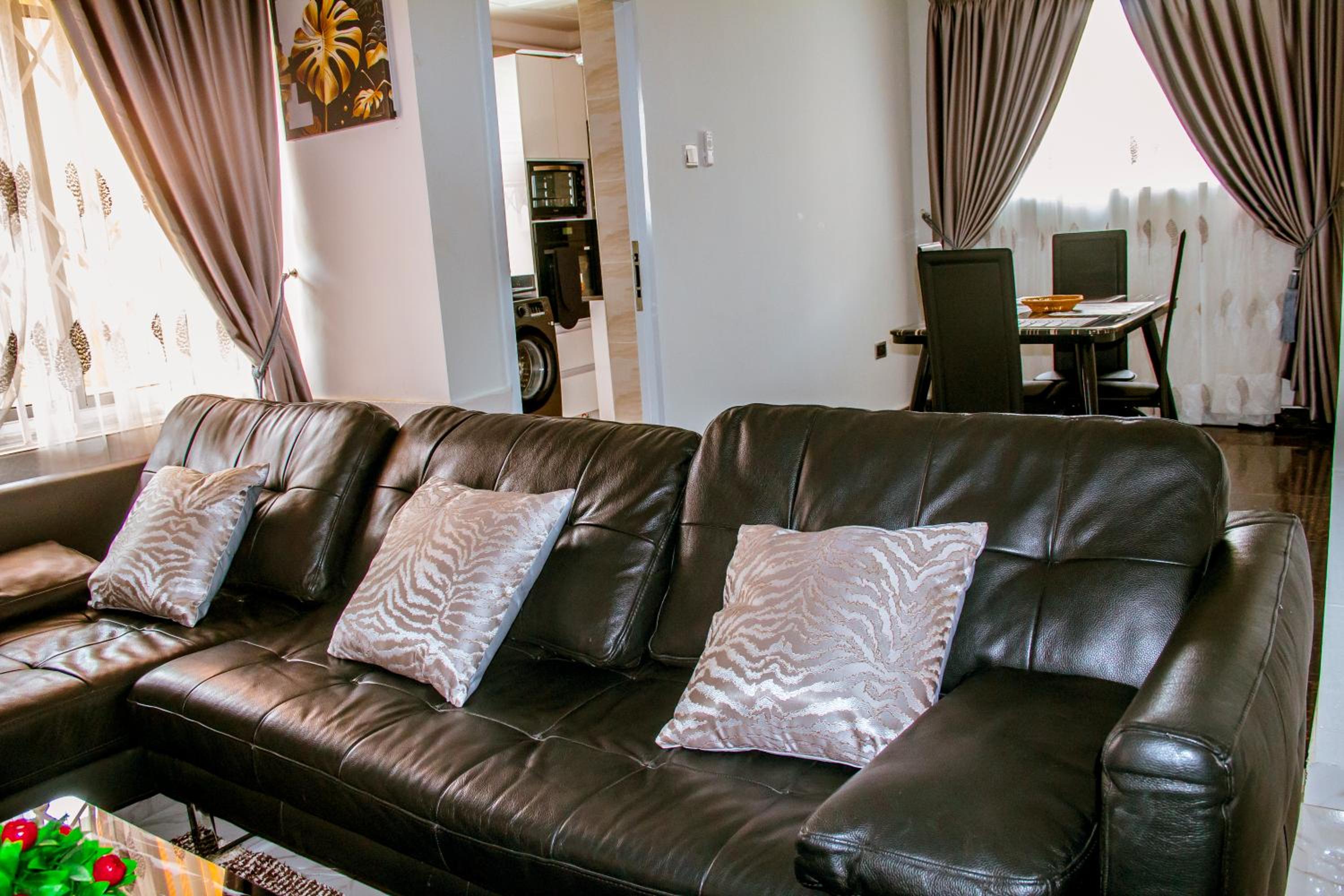 Vienama Residence 2 mins drive to Labadi Beach