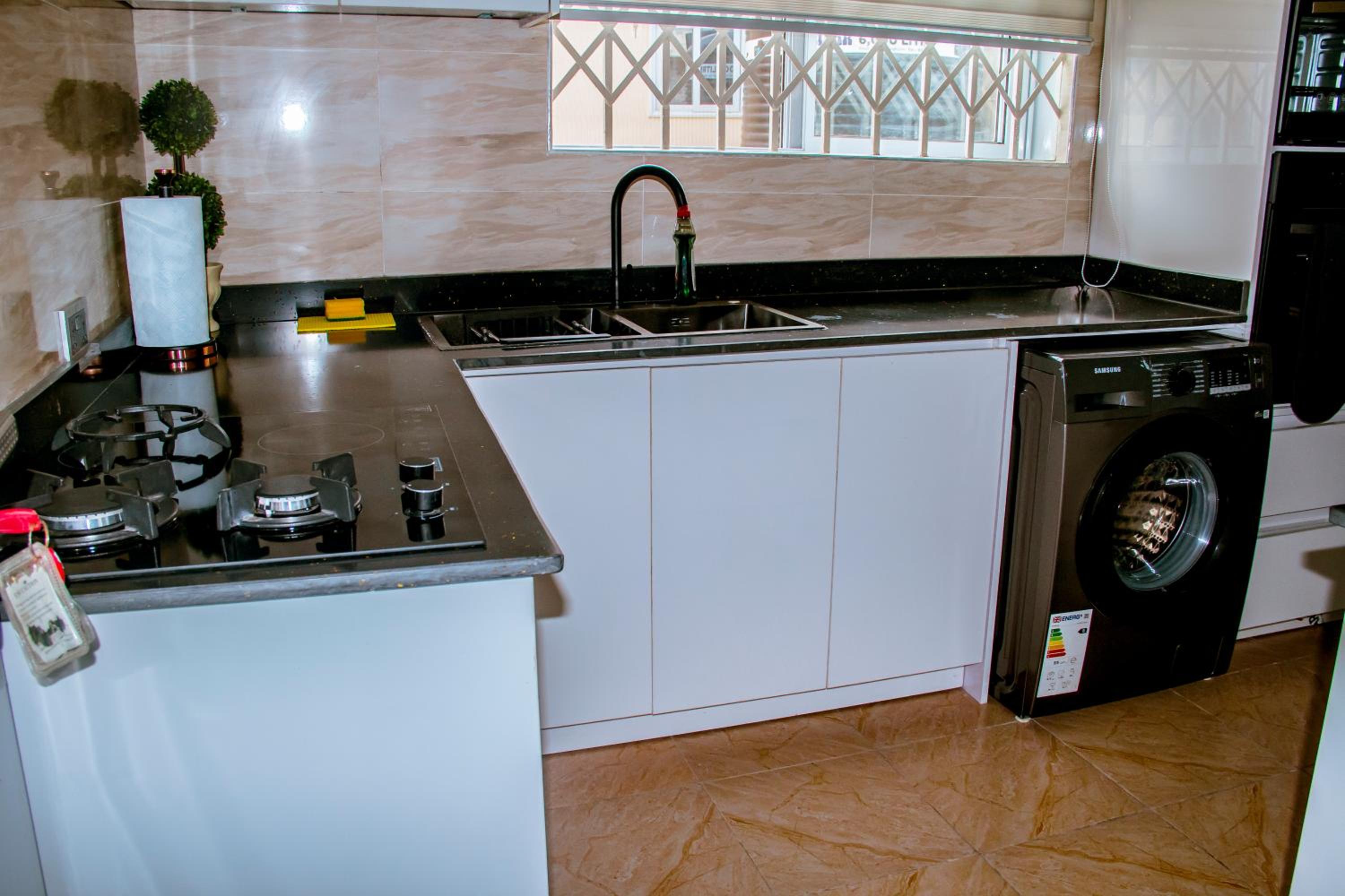 Vienama Residence 2 mins drive to Labadi Beach