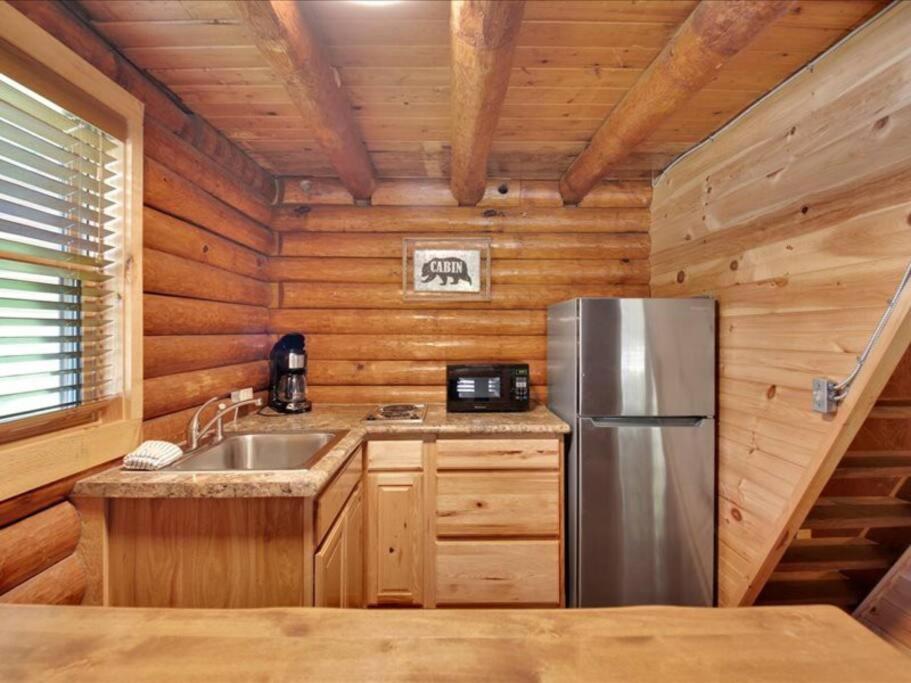 Deluxe 1 BR Cabin with Parking view 4