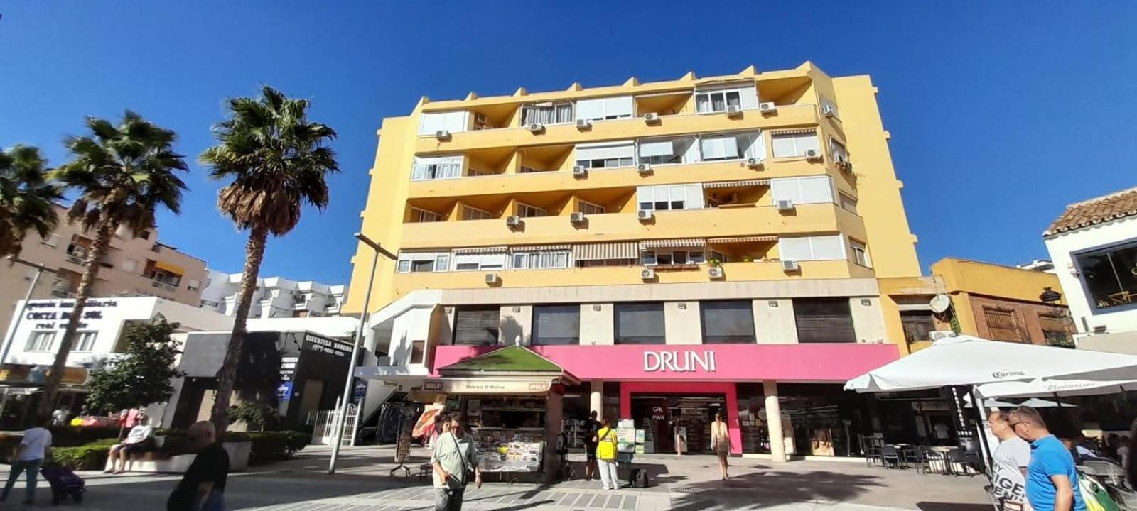Estudio central en zona petonal y cerca a la playa view 2