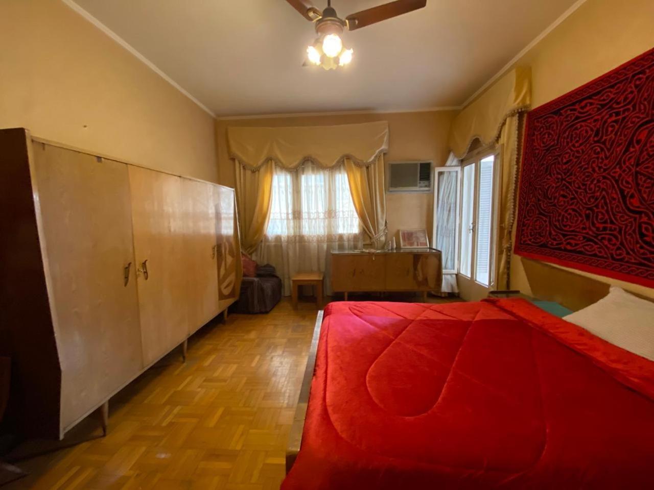 Vintage room in Elite home