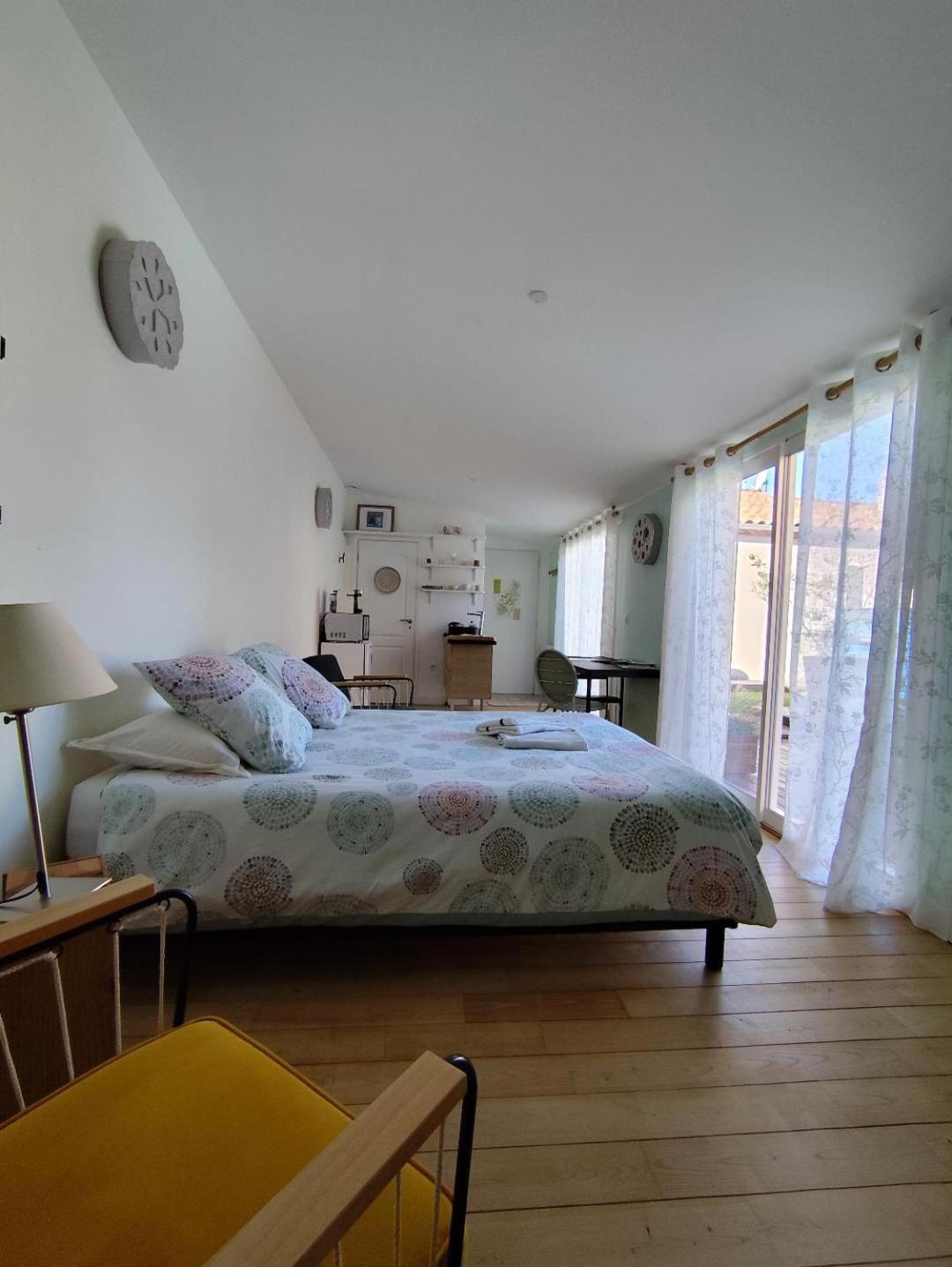Chambre studio indépendante au calme avec piscine et climatisation, photo 5