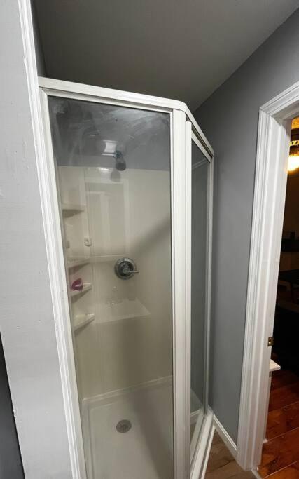Cozy 2-Bedroom Apartment with Summer Pool Access view 5