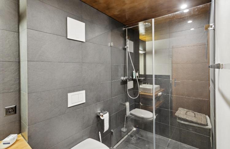 Neue Wohnung mit drei Schlafzimmern in Gsteig bei Gstaad