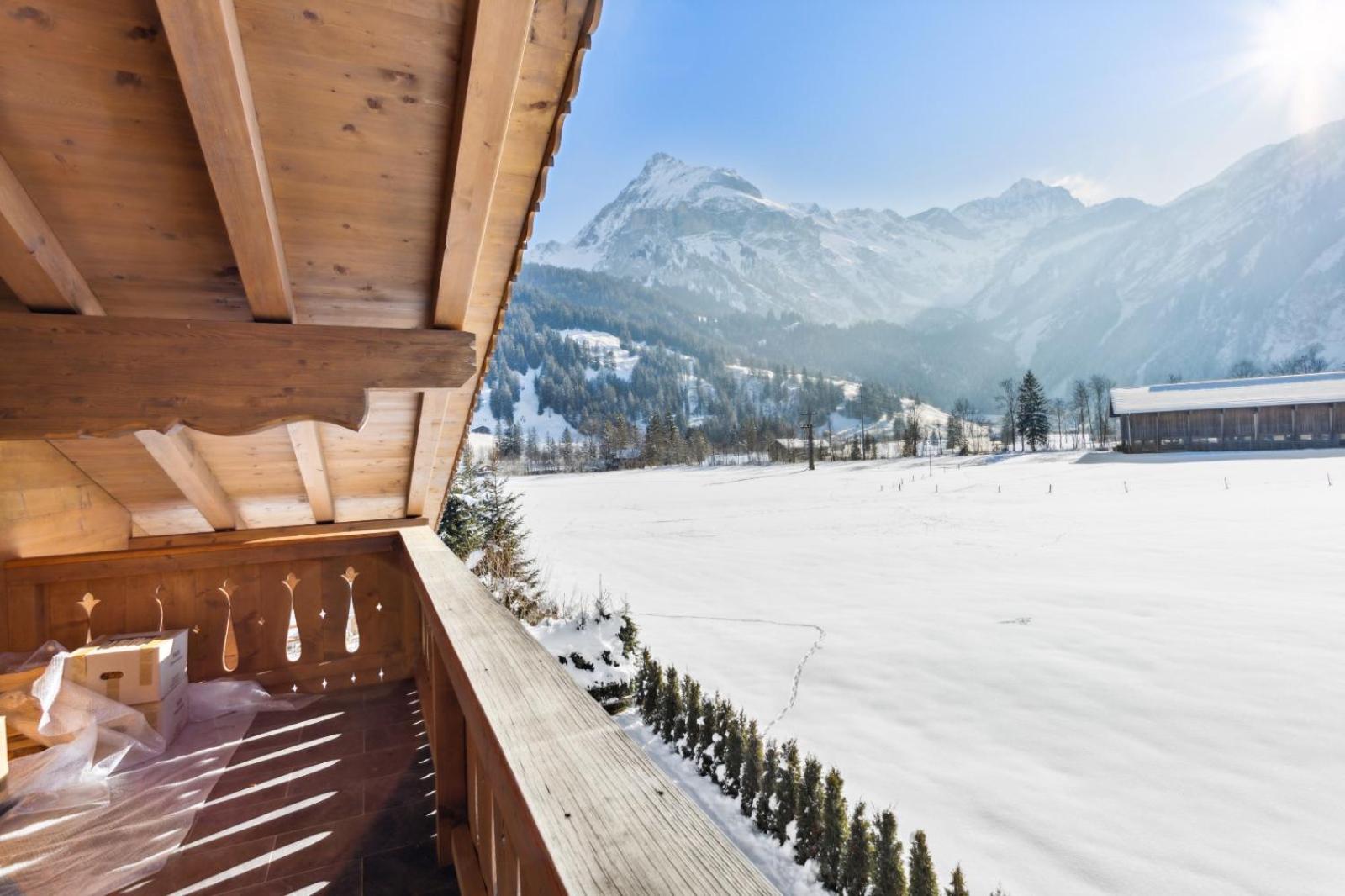 Neue Wohnung mit drei Schlafzimmern in Gsteig bei Gstaad