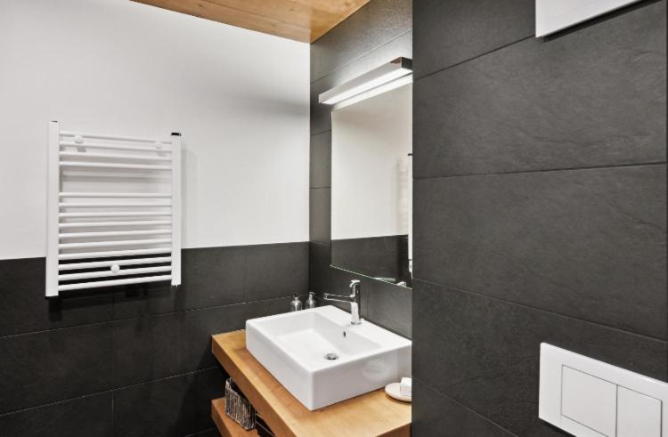 Neue Wohnung mit drei Schlafzimmern in Gsteig bei Gstaad