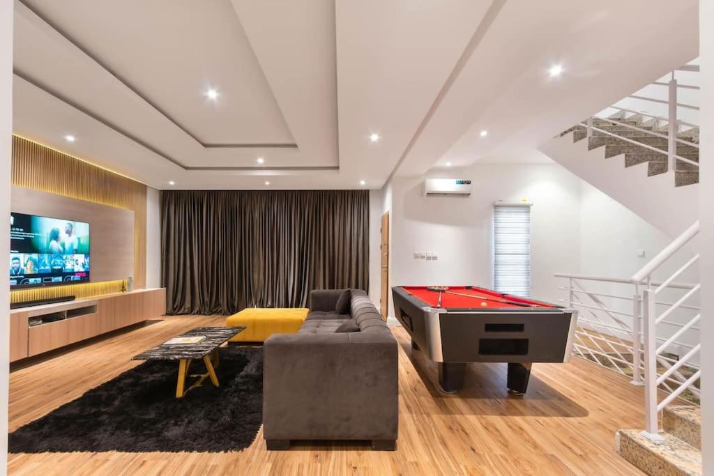 luxurious 4 bedroom duplex