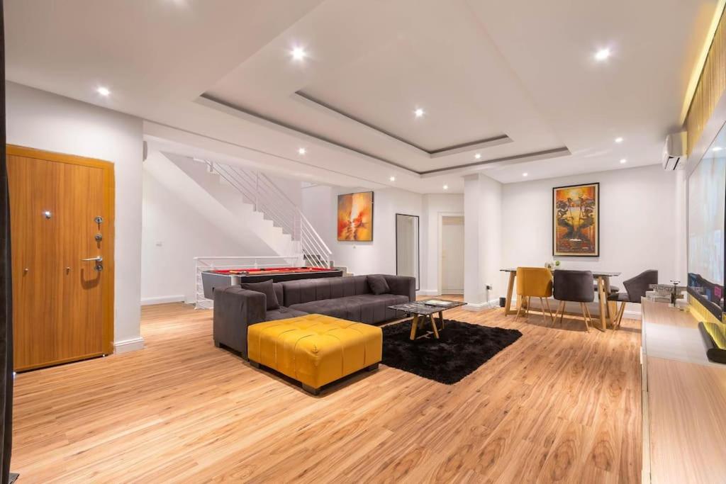 luxurious 4 bedroom duplex