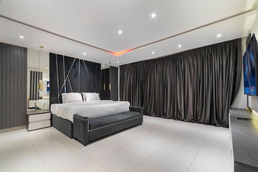 luxurious 4 bedroom duplex