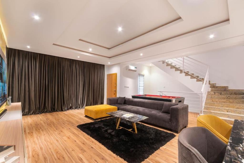 luxurious 4 bedroom duplex
