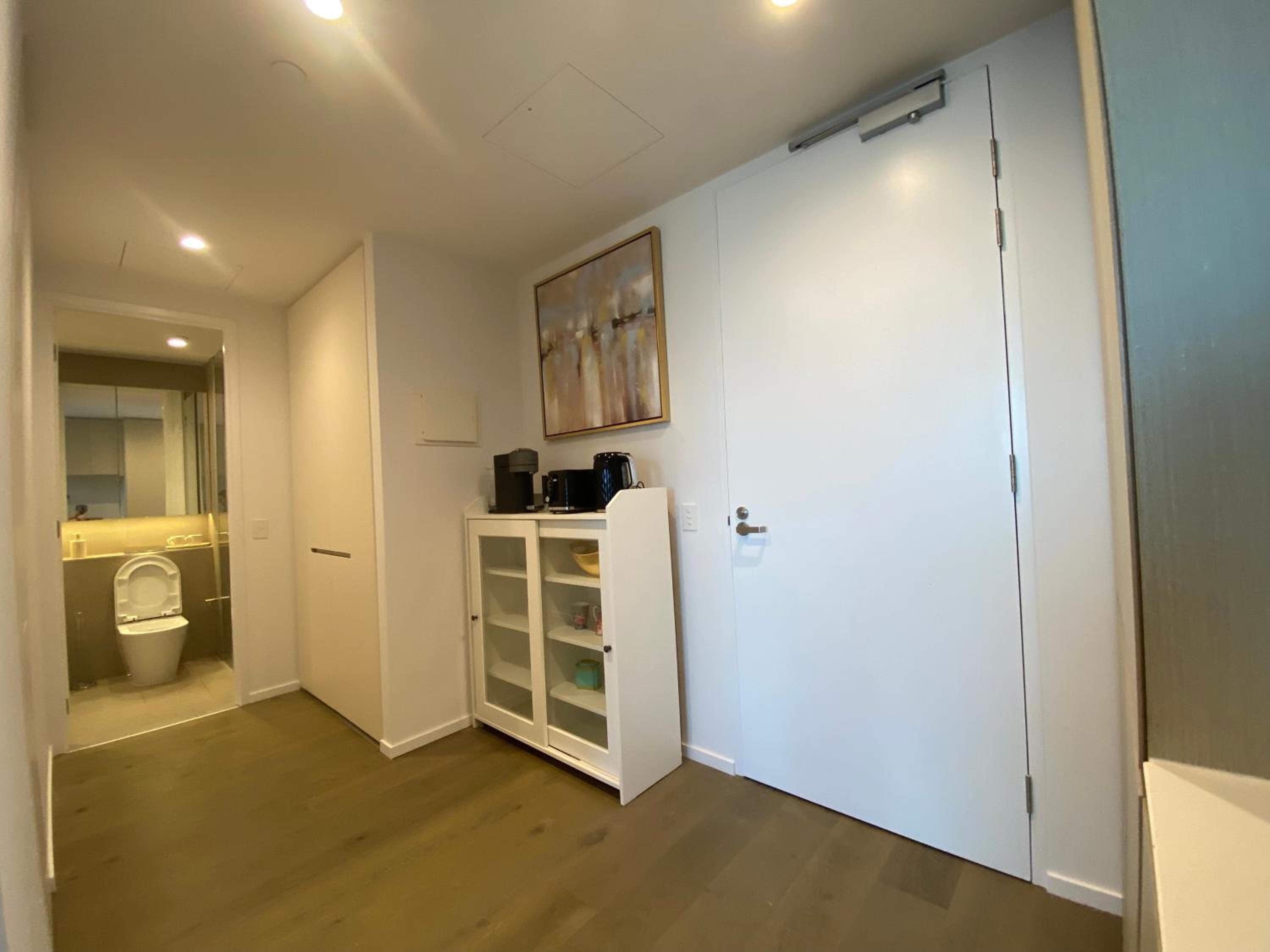 Aus108 - 1BR with breathtaking city views near crown walk to CBD