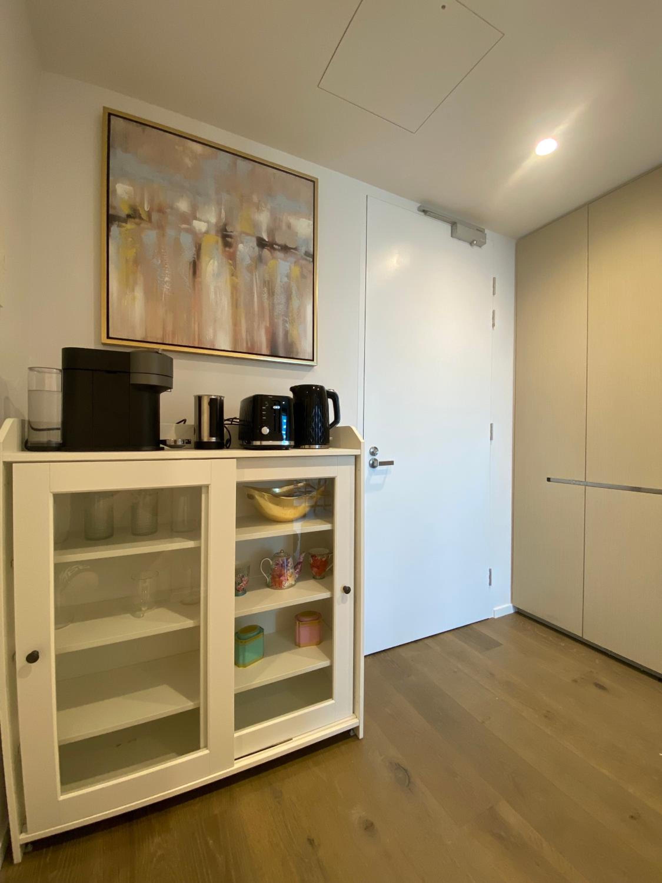 Aus108 - 1BR with breathtaking city views near crown walk to CBD