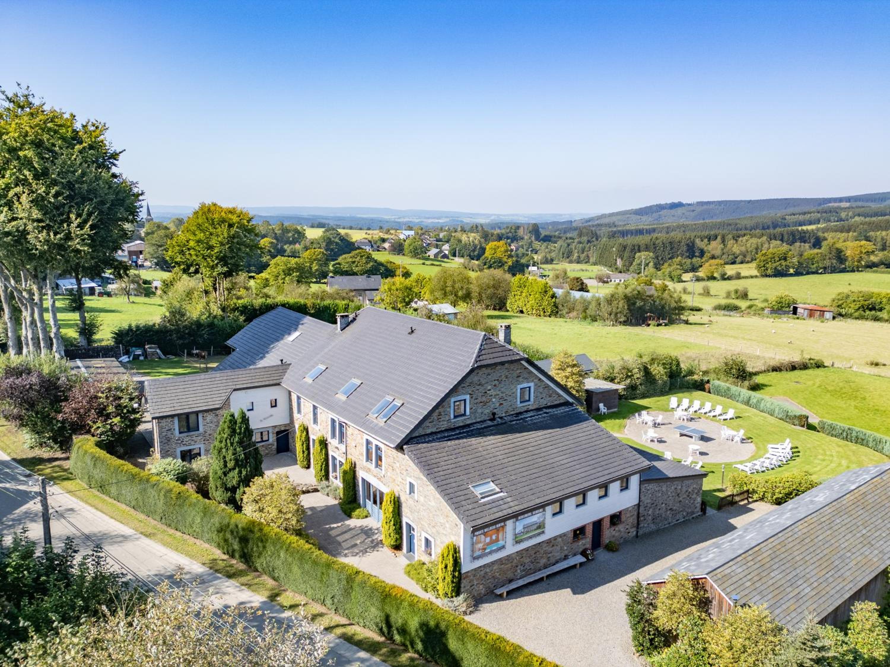 Hotel Berismenil Gardens Large Villa With Indoor Swimming Pool And Jacuzzi