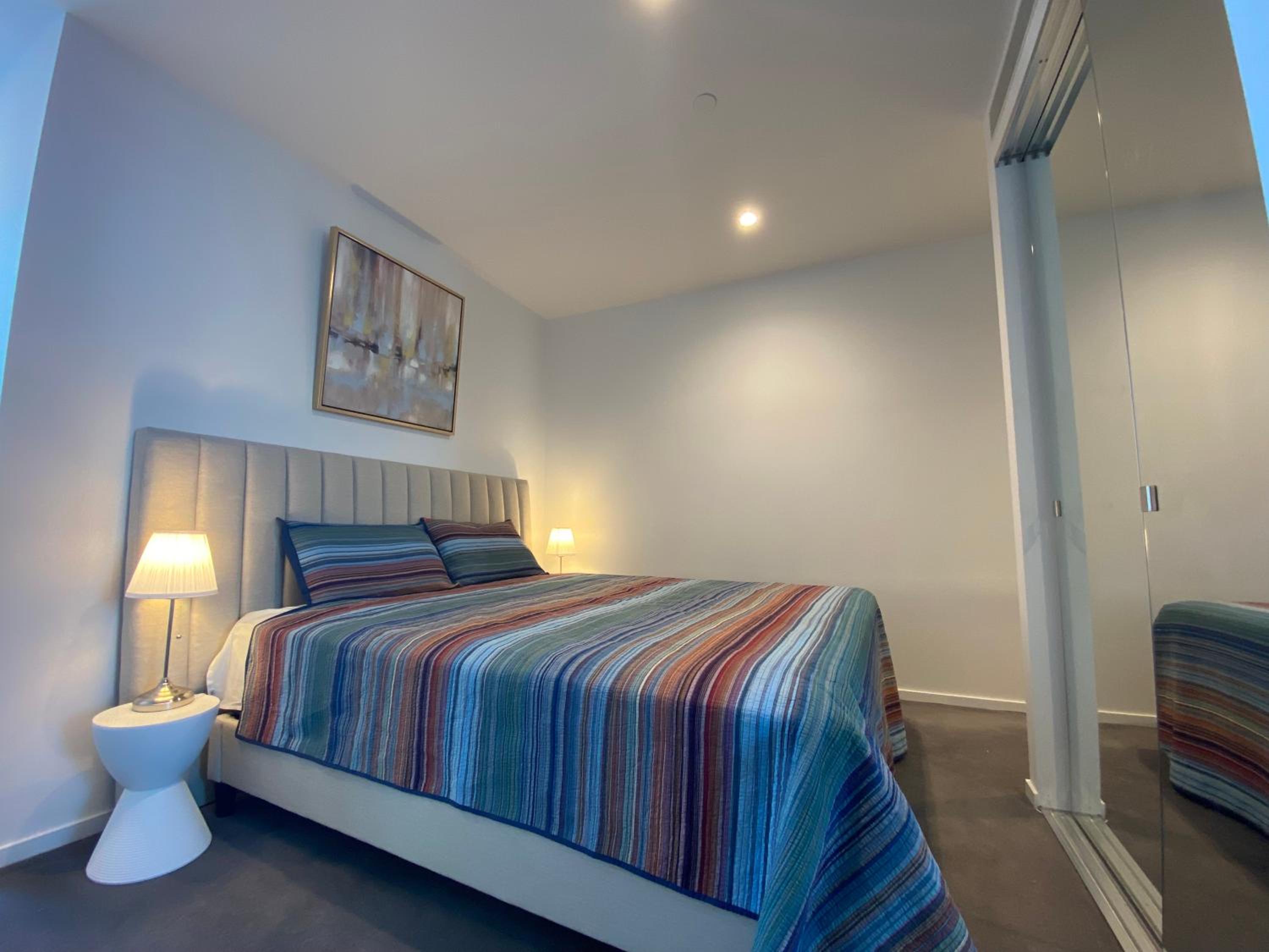 Aus108 - 1BR with breathtaking city views near crown walk to CBD