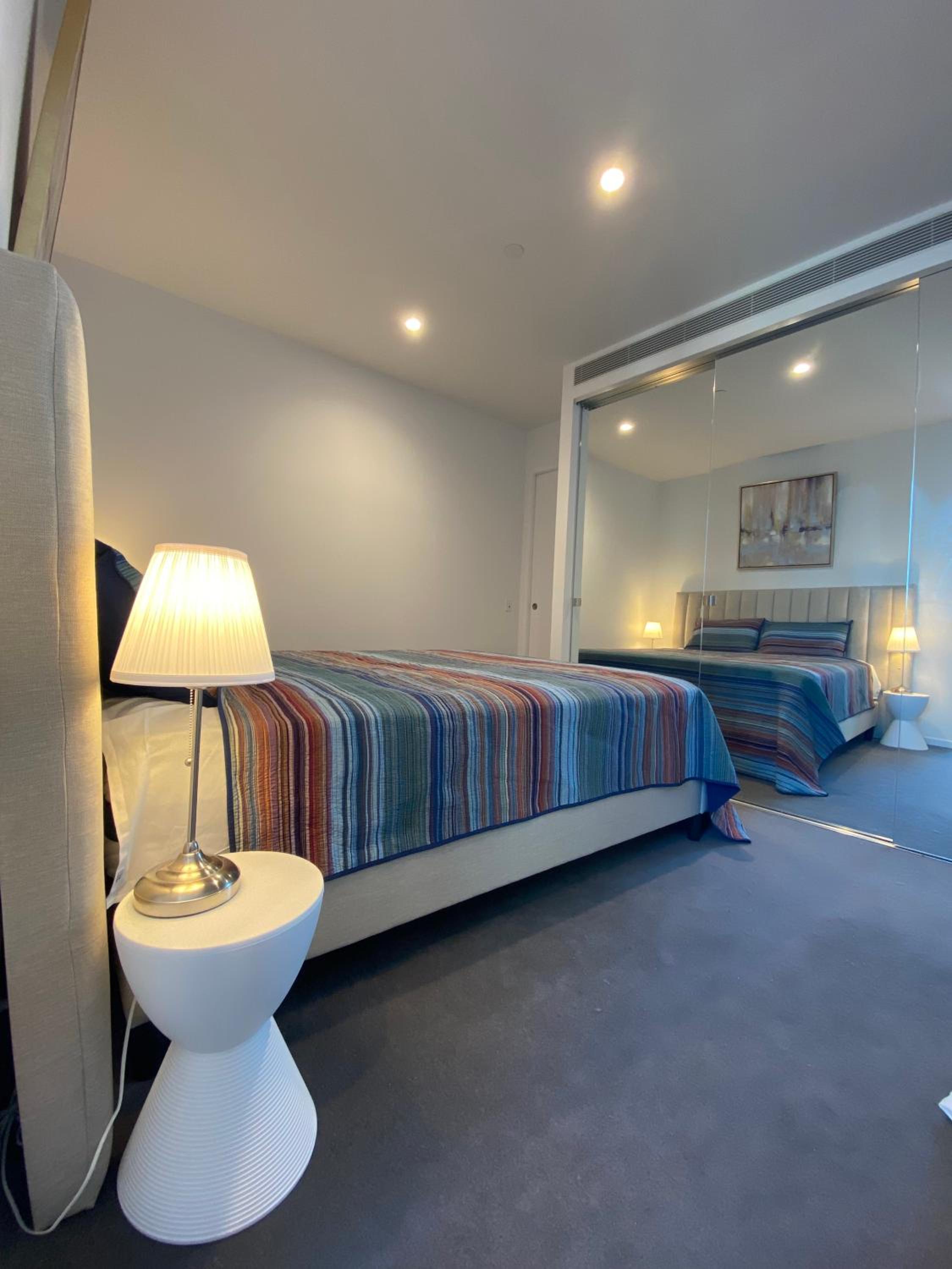 Aus108 - 1BR with breathtaking city views near crown walk to CBD