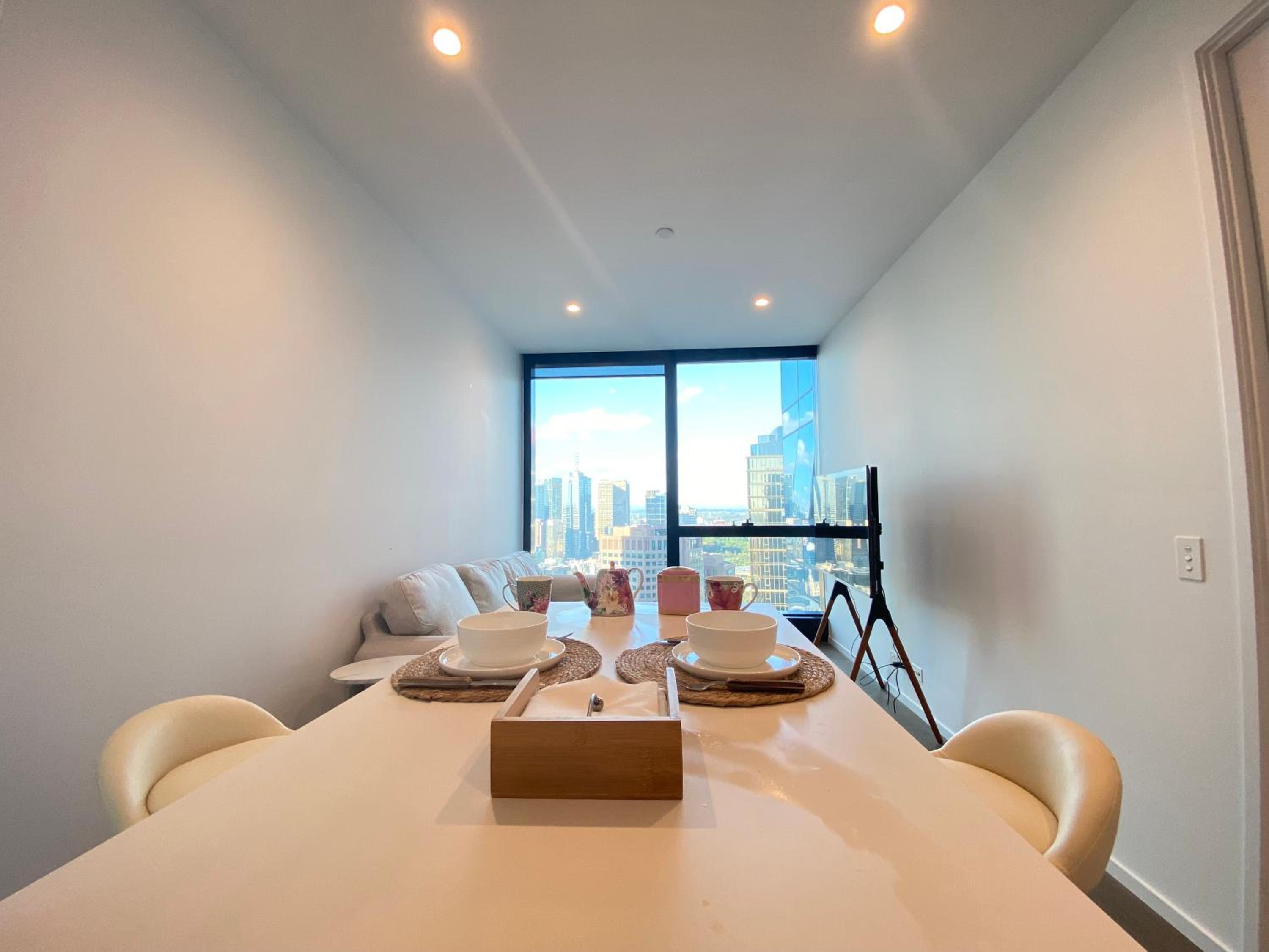 Aus108 - 1BR with breathtaking city views near crown walk to CBD
