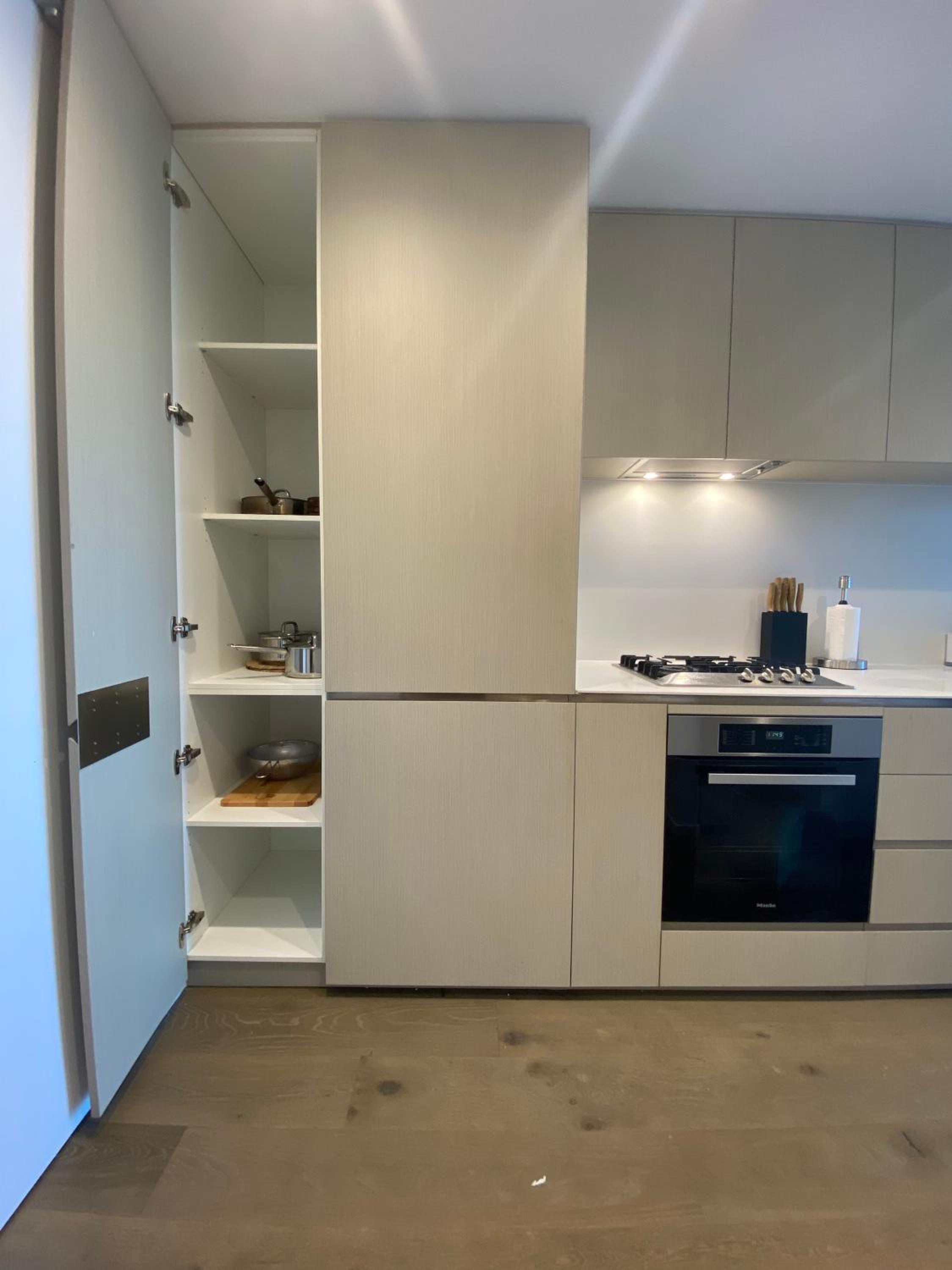 Aus108 - 1BR with breathtaking city views near crown walk to CBD