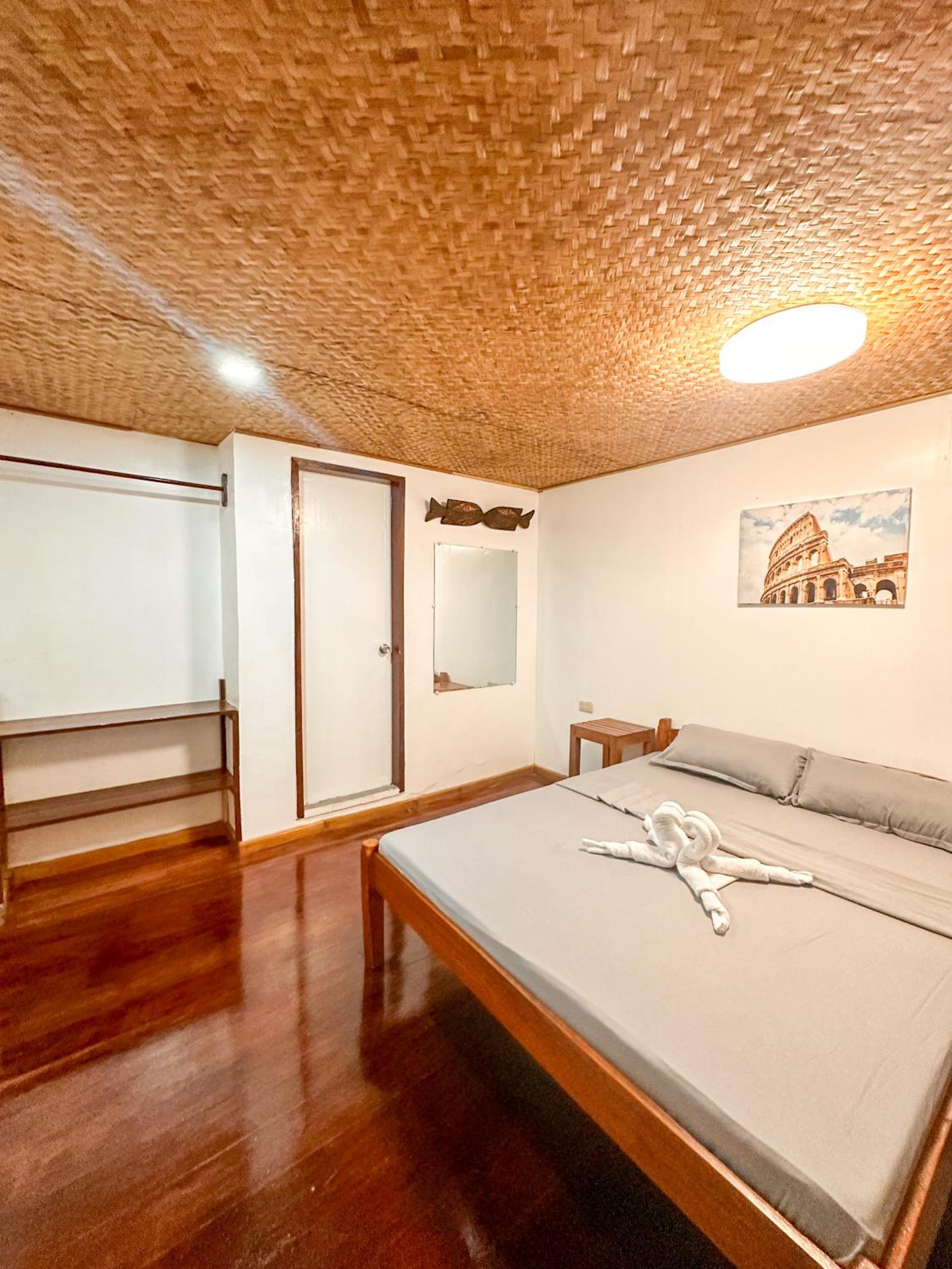 Hangout's Hostel El Nido view 4