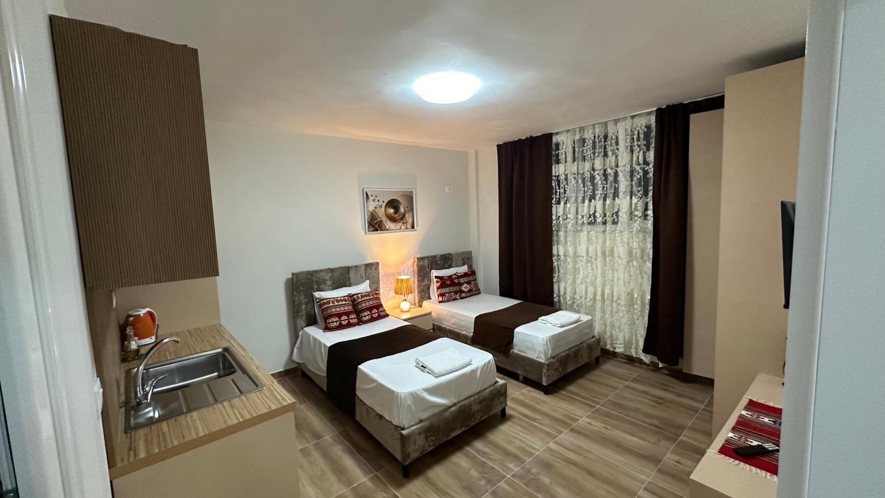 Cozy centrally located room for two 1, 10 min walk from city center