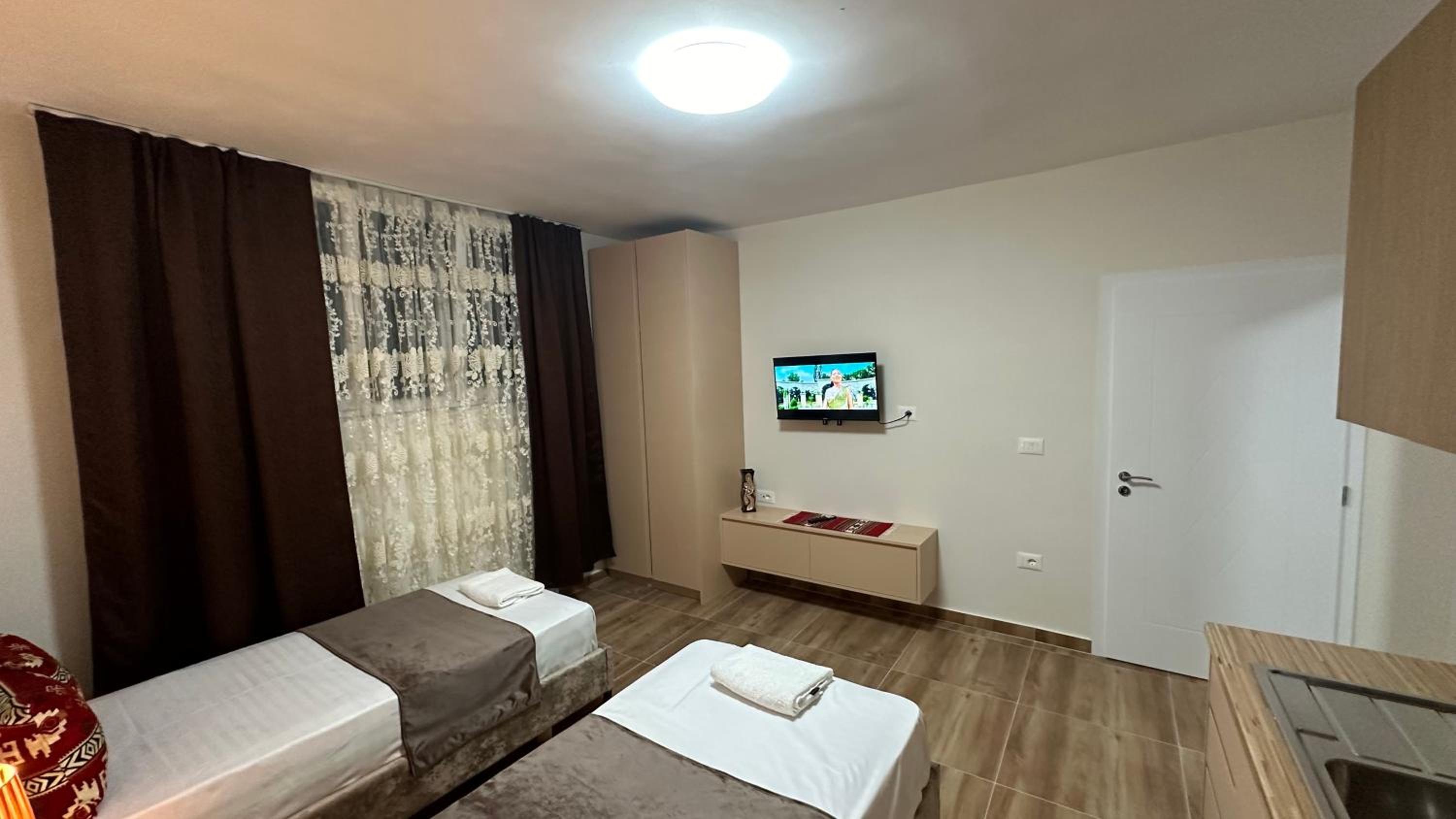 Cozy centrally located room for two 1, 10 min walk from city center