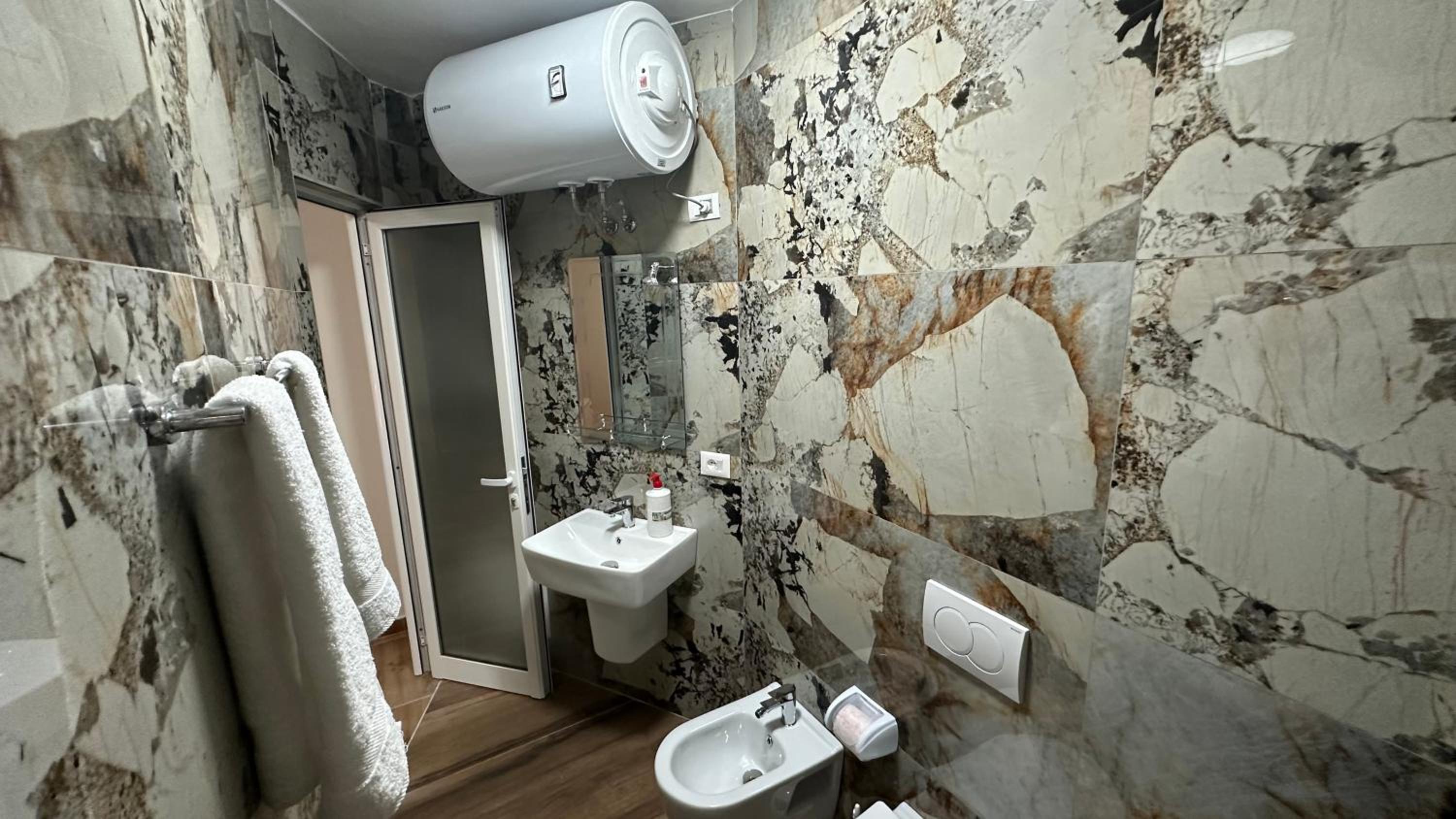 Cozy centrally located room for two 1, 10 min walk from city center