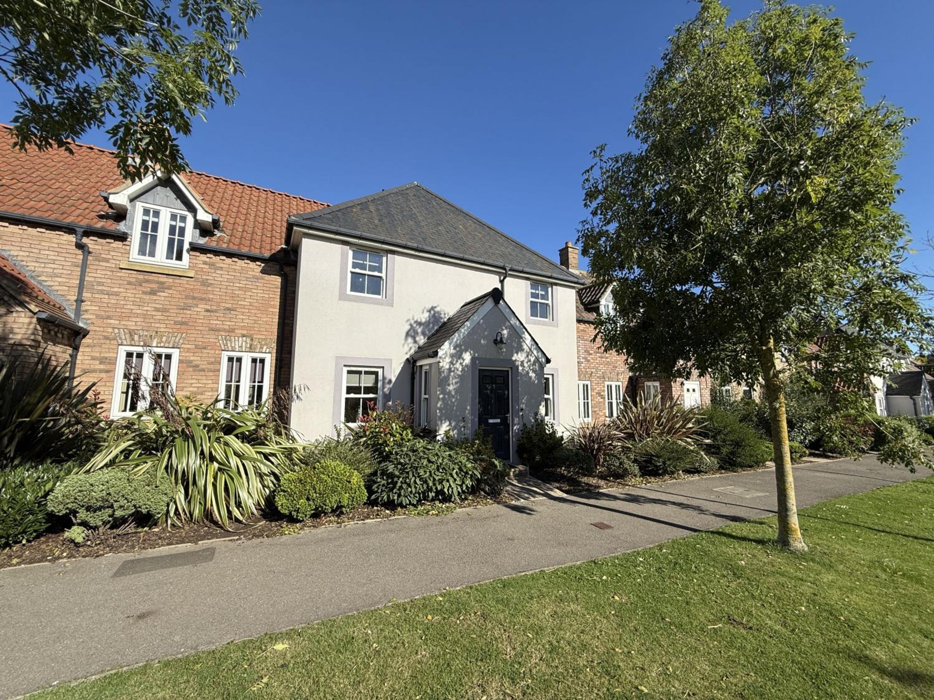 Maris Cottage - Part of the The Bay Filey Holiday Village with pool, gym and direct beach access, pub, restaurant, tennis and meadows walks