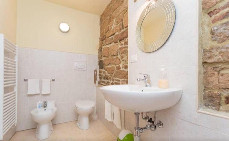 Lovely apartment in the heart of Perugia view 2