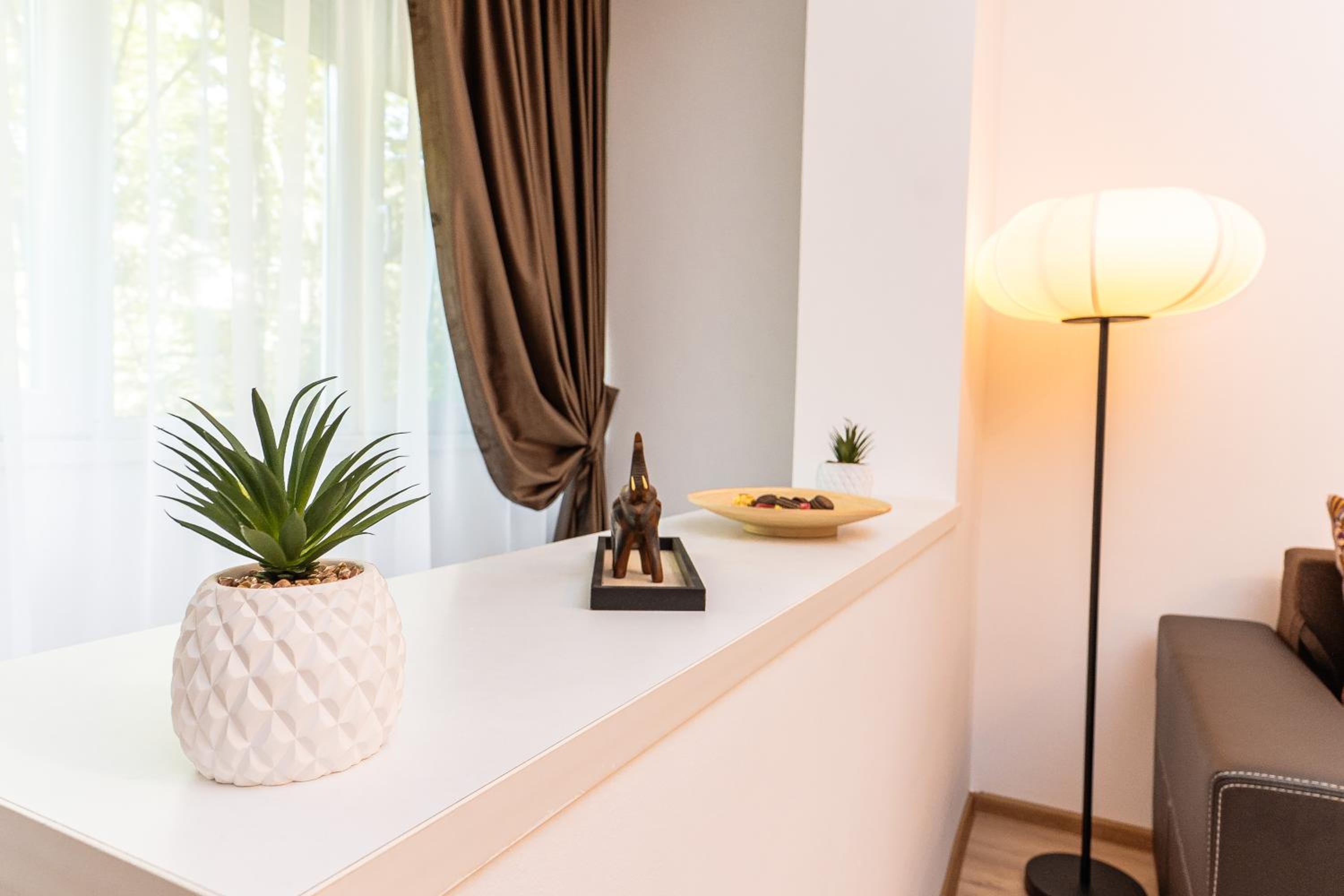 Cozy Central CHR apartment - By OpenHouse view 4