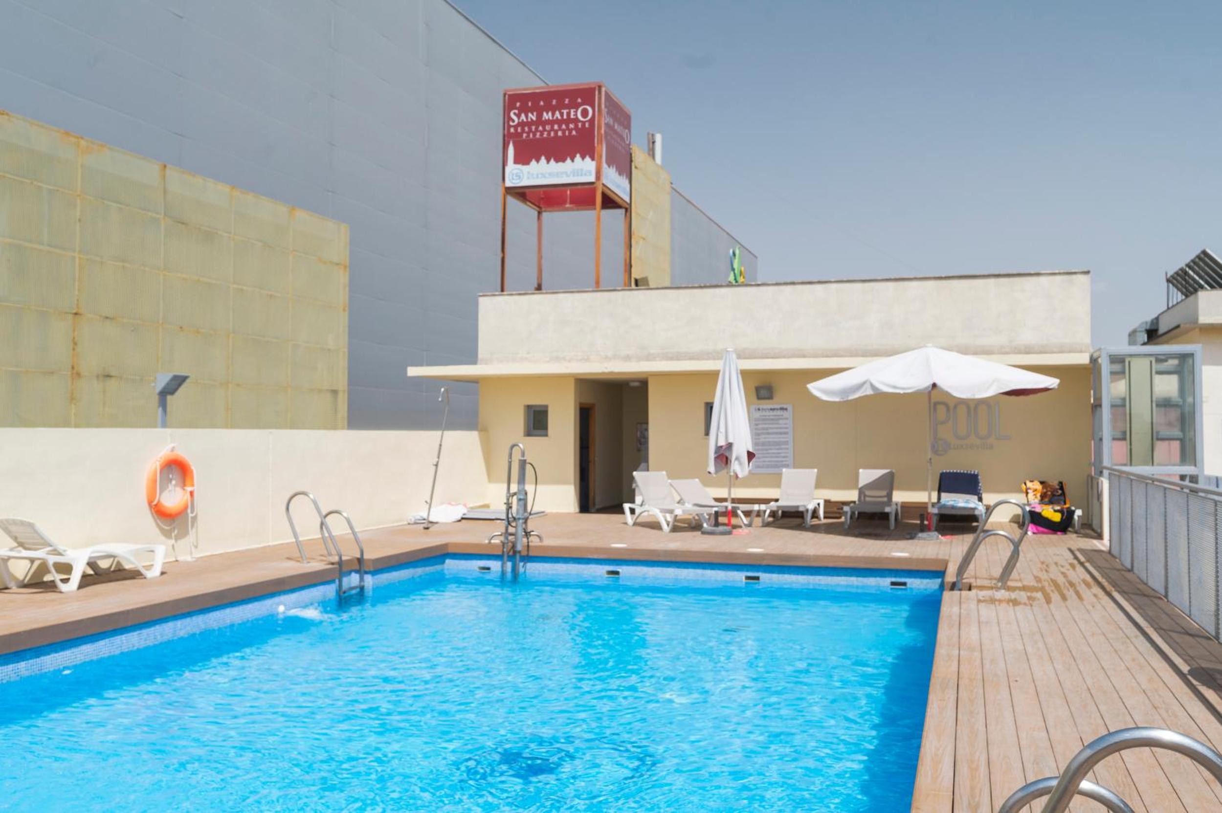 Áticos Lux Sevilla Piscina Parking