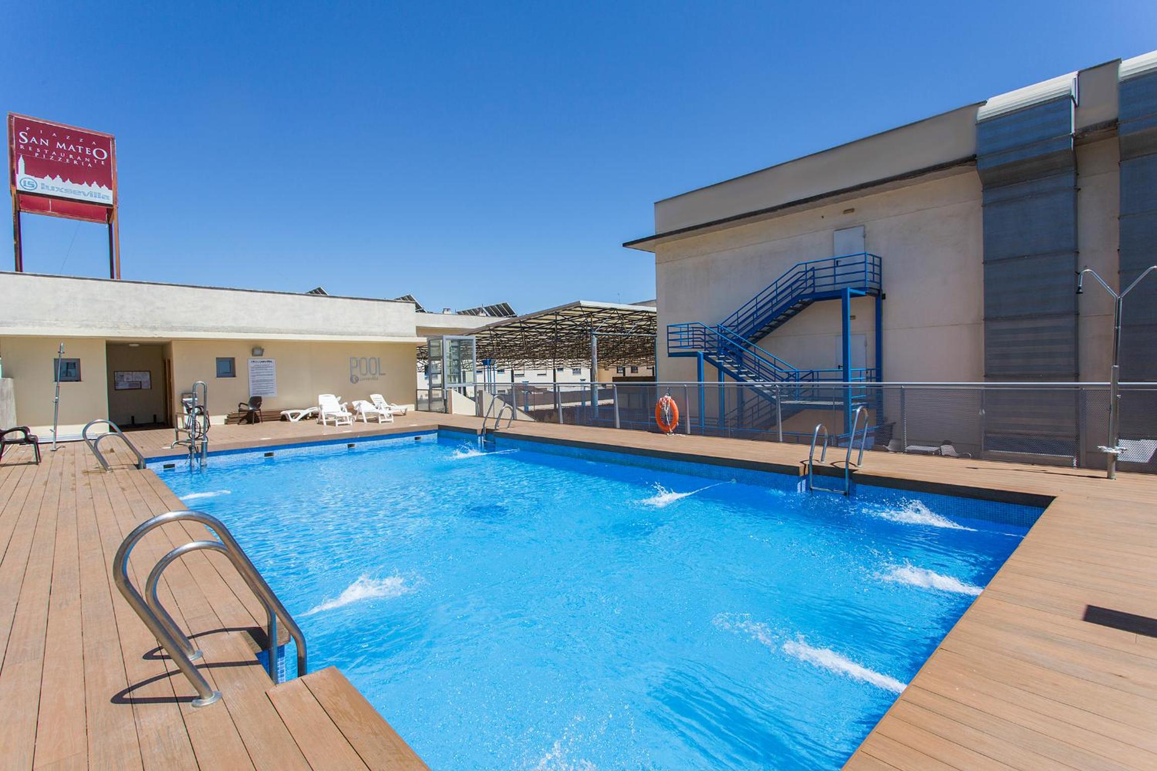Áticos Lux Sevilla Piscina Parking