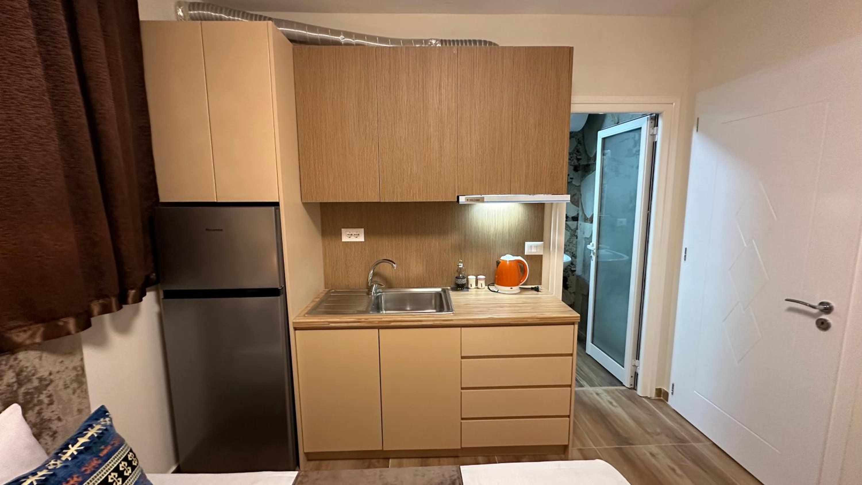 Cozy centrally located room for two 2, 10 min walk from city center