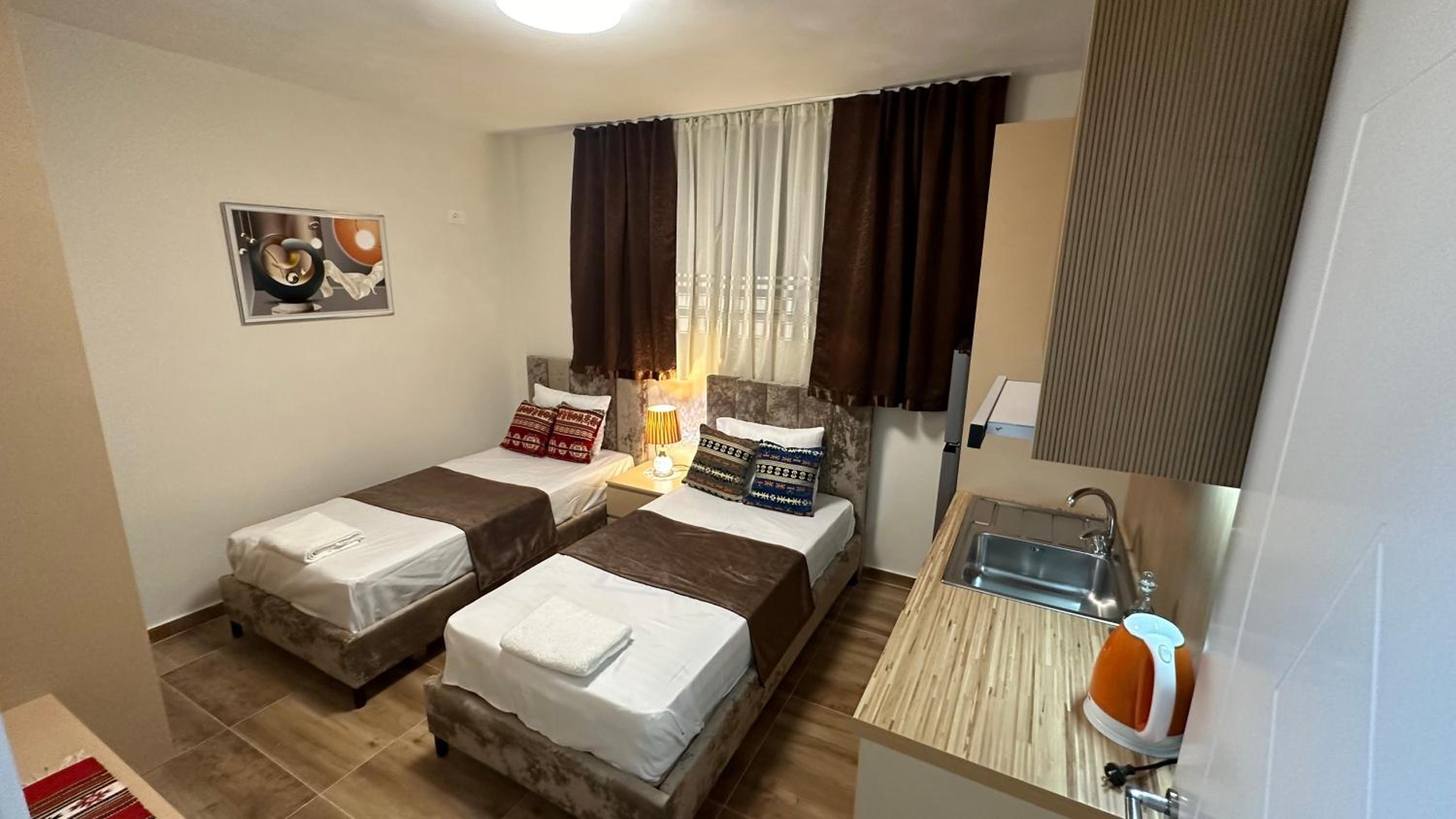 Cozy centrally located room for two 2, 10 min walk from city center