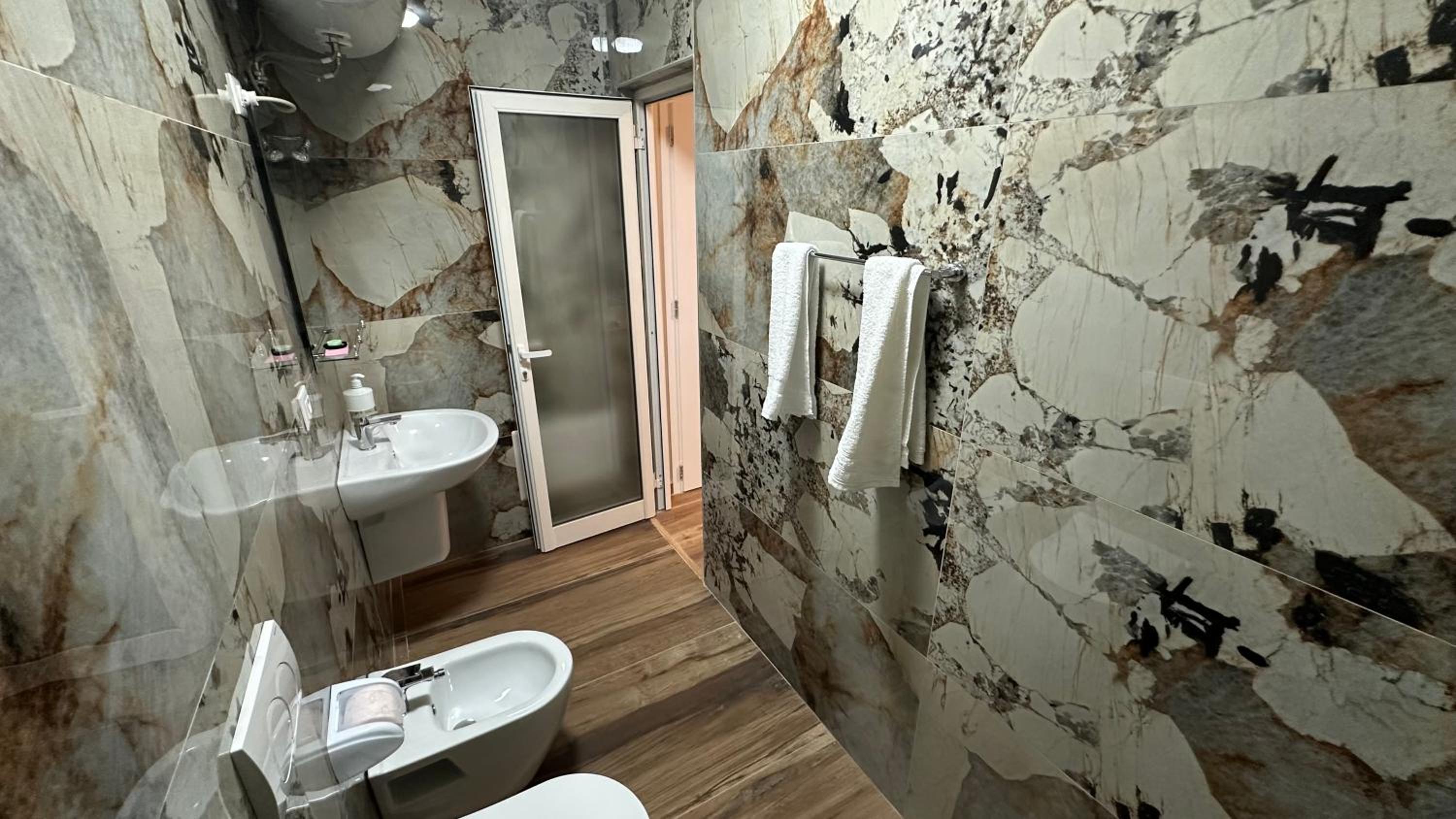 Cozy centrally located room for two 2, 10 min walk from city center