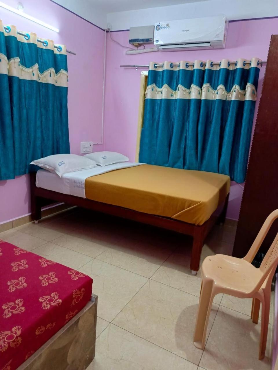 Le suresh home stay