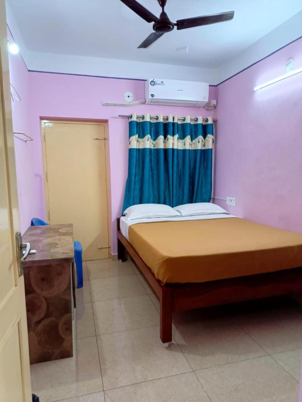 Le suresh home stay