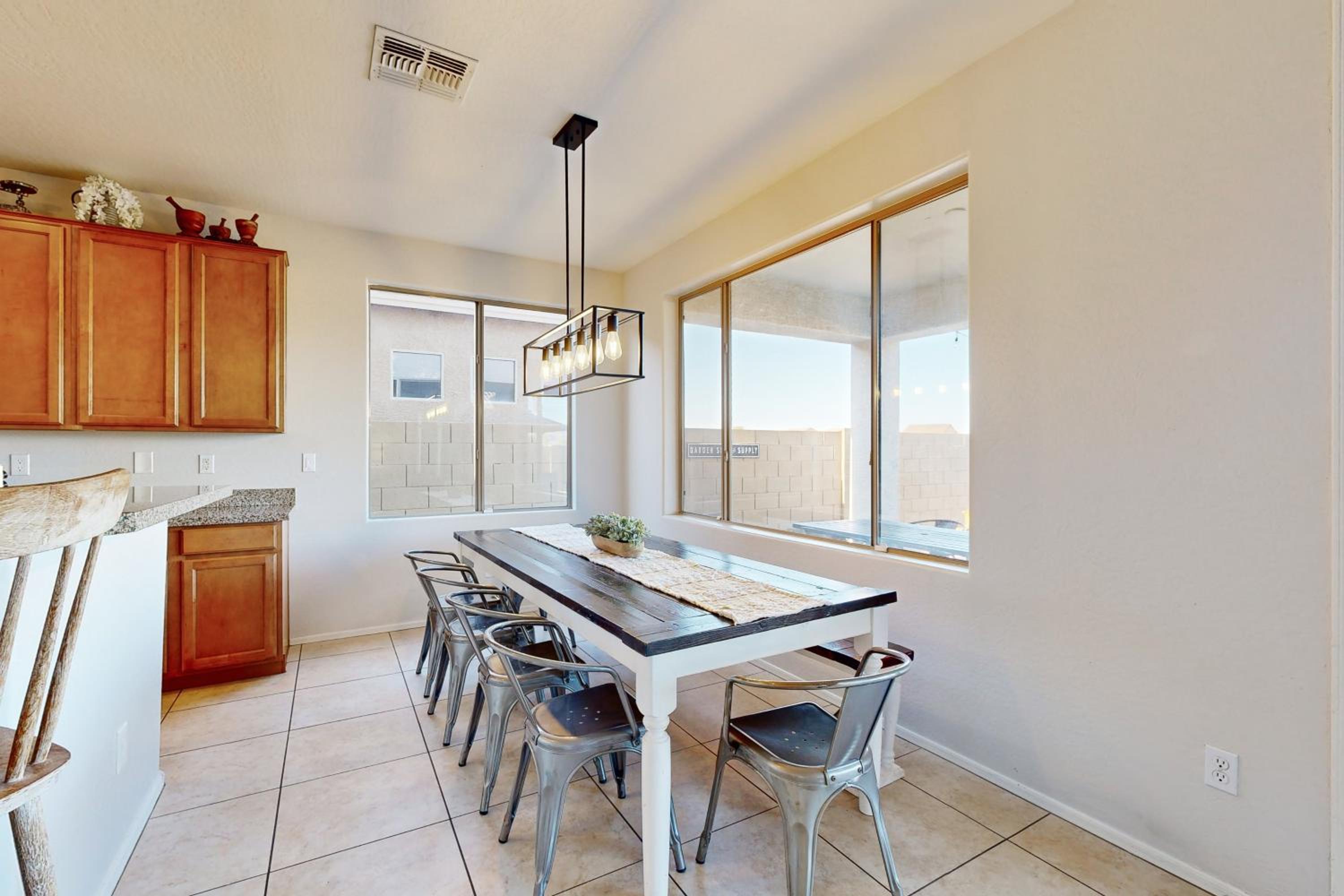 Hot Tub and Game Room Poolside Paradise in Phoenix!