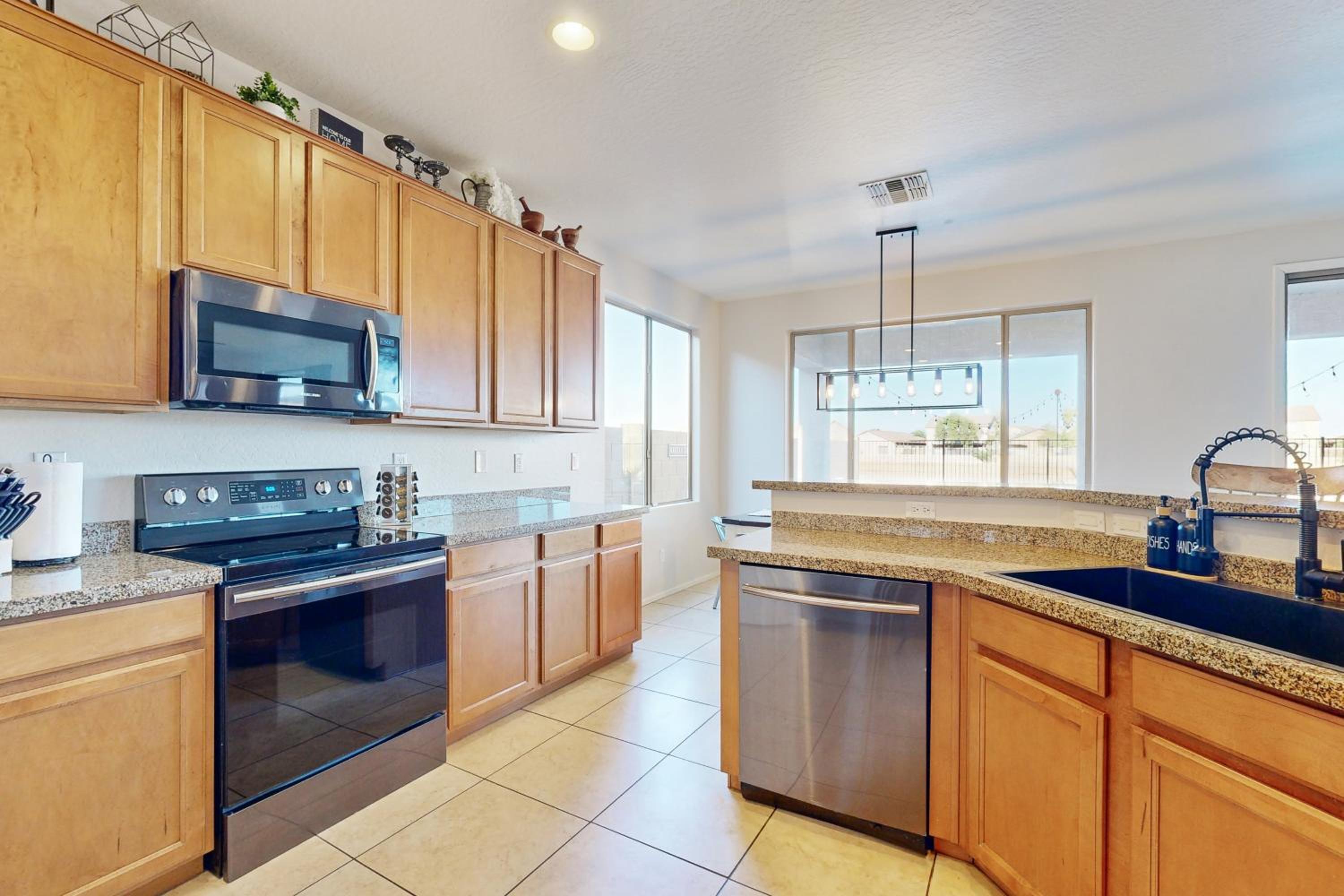 Hot Tub and Game Room Poolside Paradise in Phoenix!