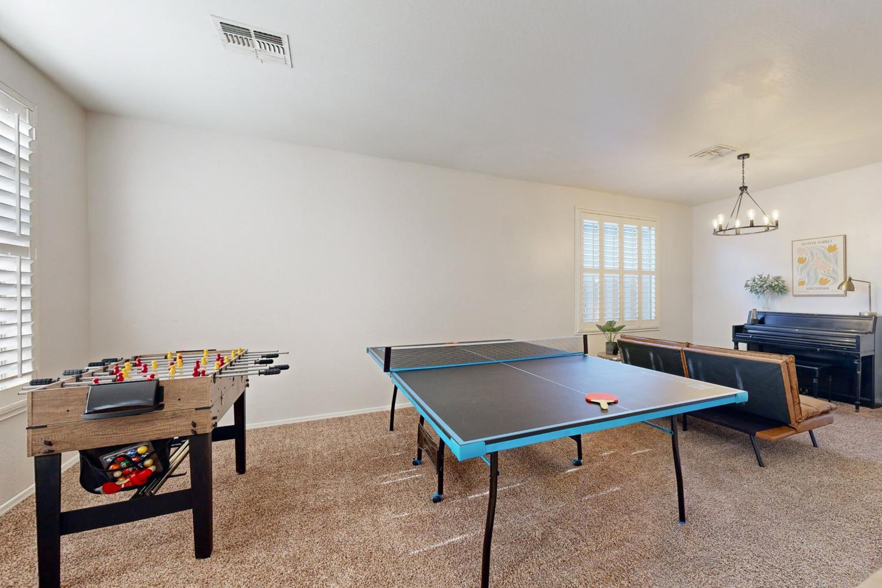Hot Tub and Game Room Poolside Paradise in Phoenix!