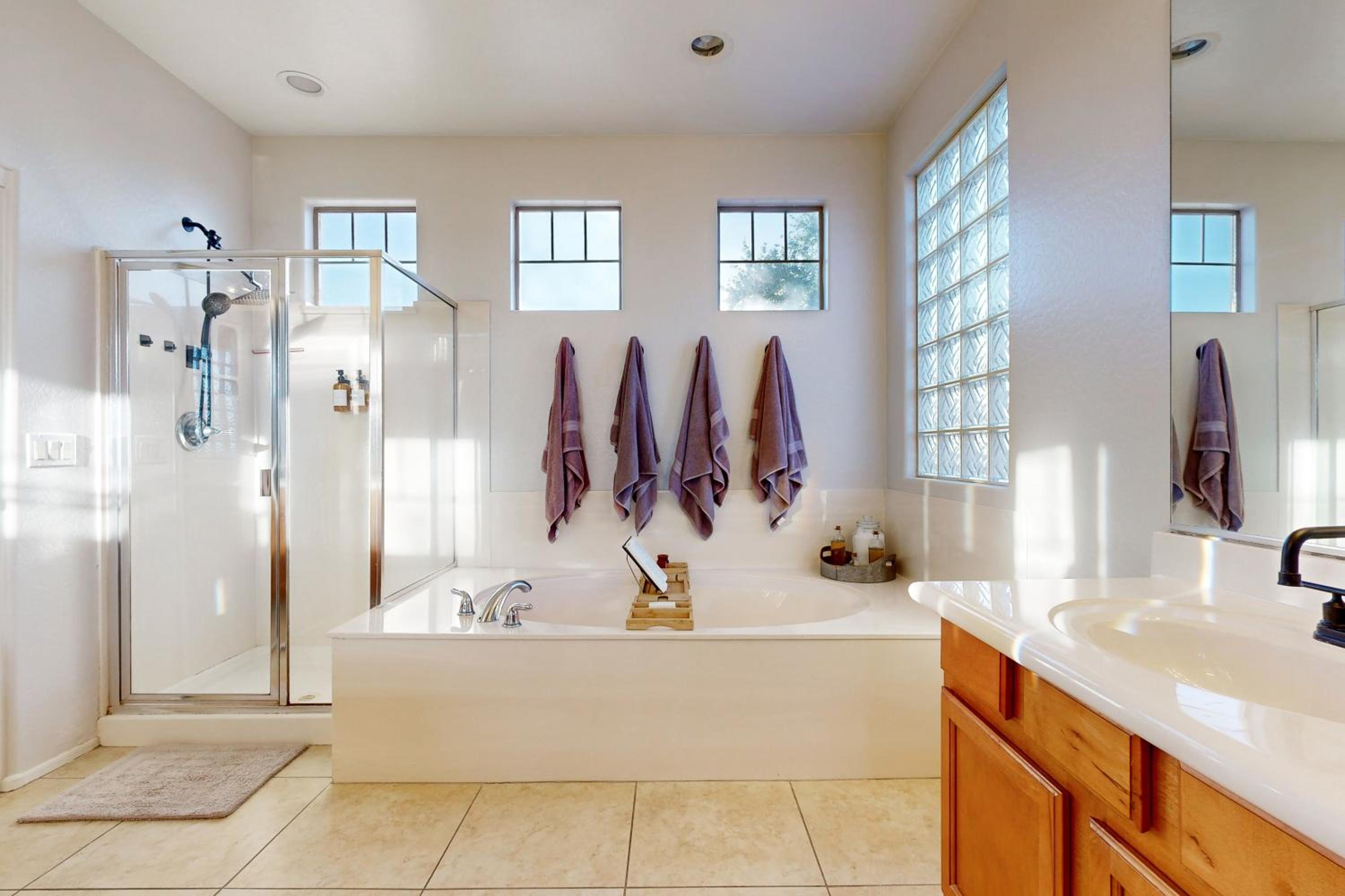 Hot Tub and Game Room Poolside Paradise in Phoenix!
