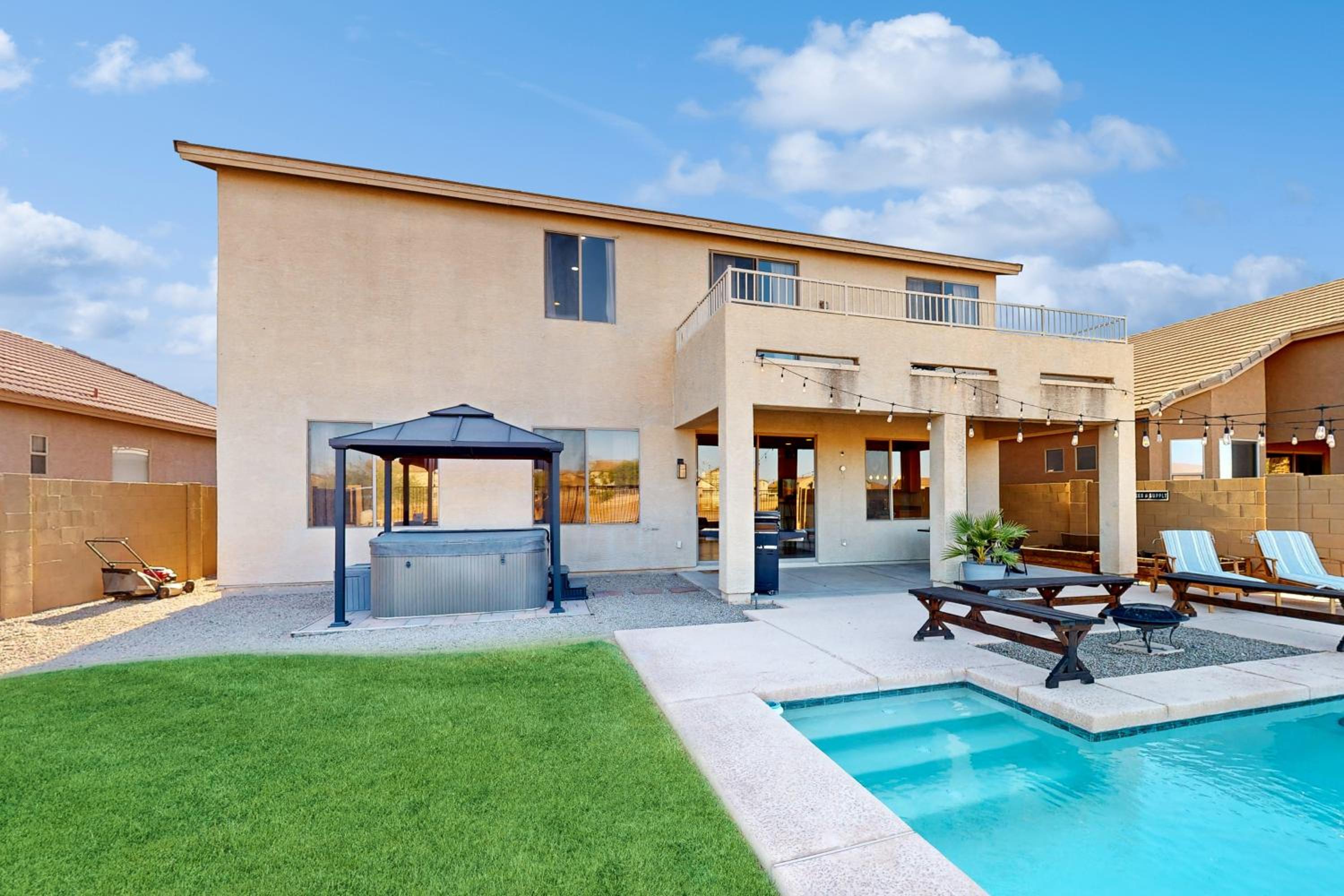 Hot Tub and Game Room Poolside Paradise in Phoenix!
