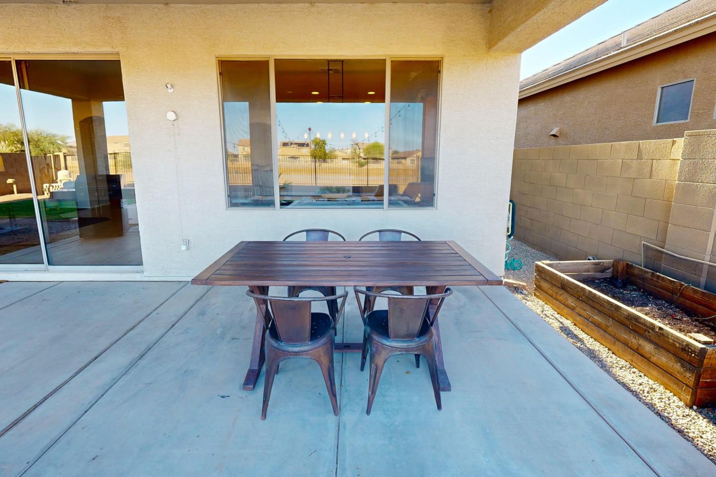 Hot Tub and Game Room Poolside Paradise in Phoenix!