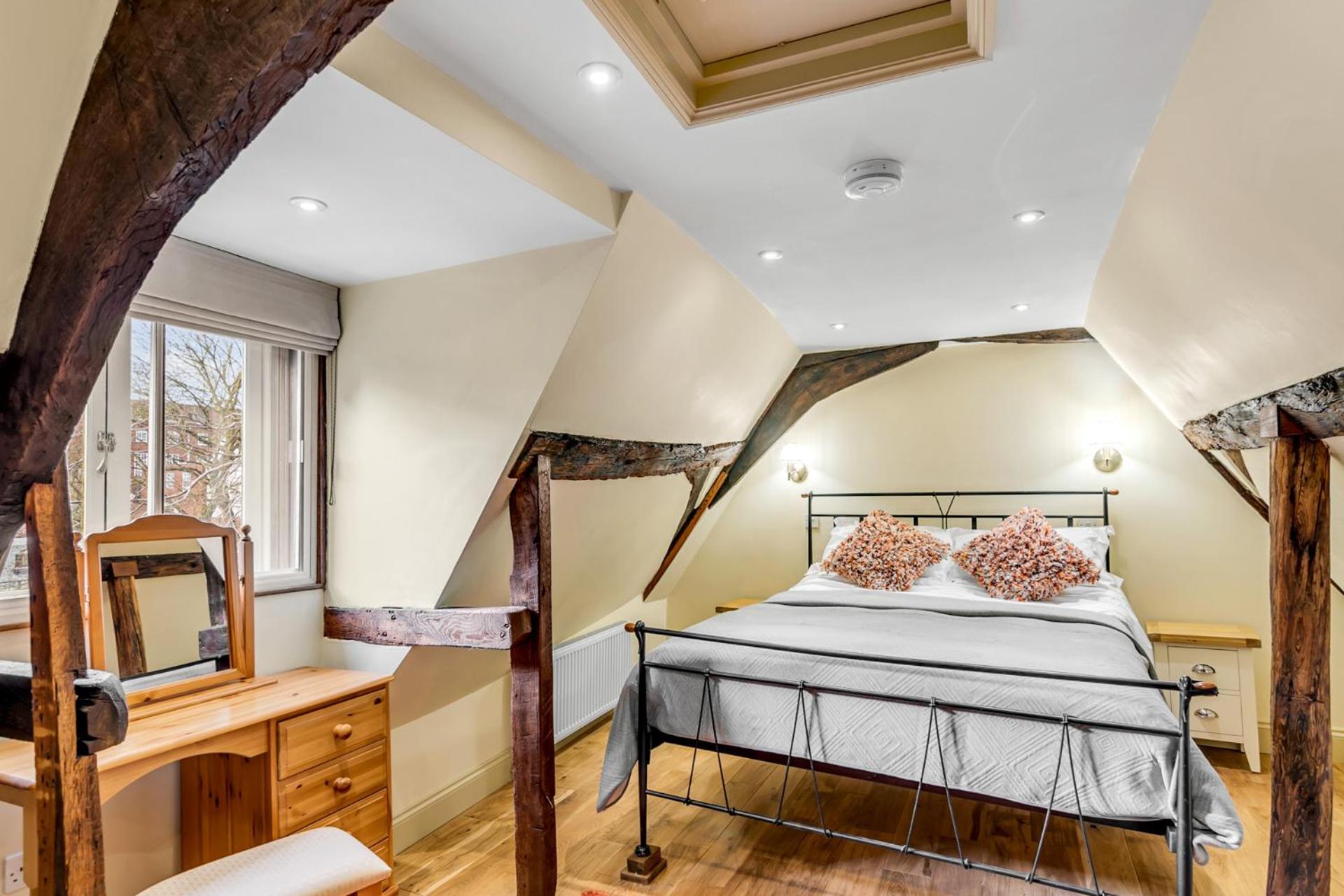 15A St Giles with parking view 5