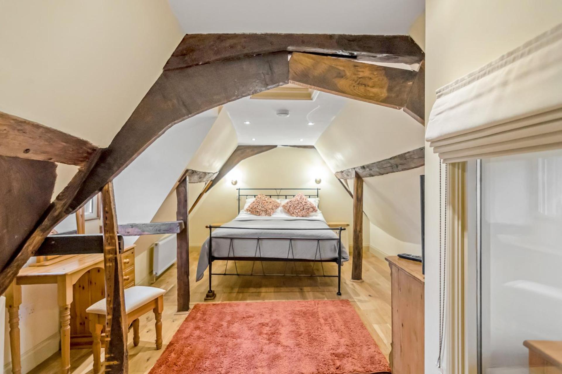 15A St Giles with parking view 4