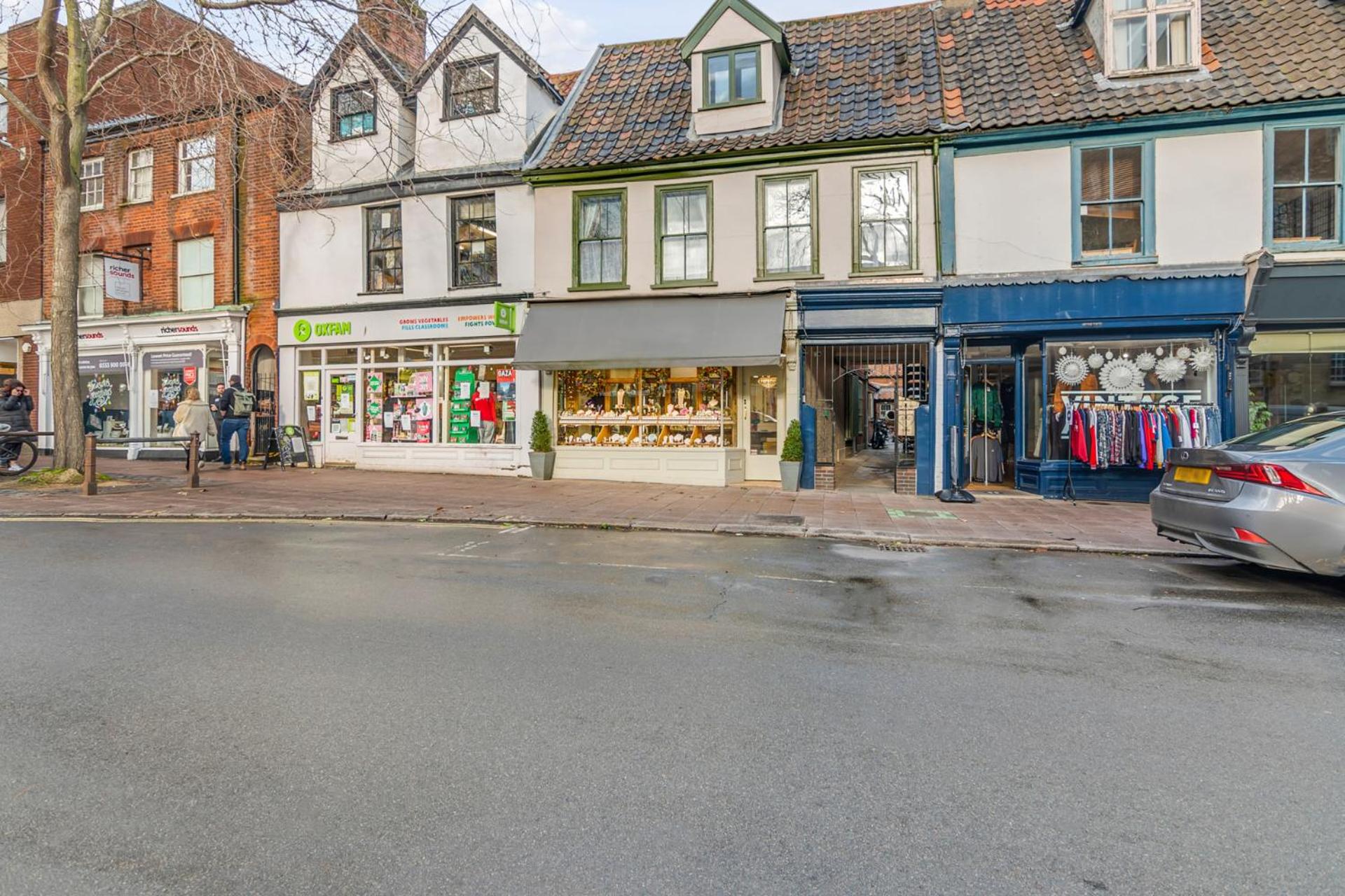 15A St Giles with parking view 3