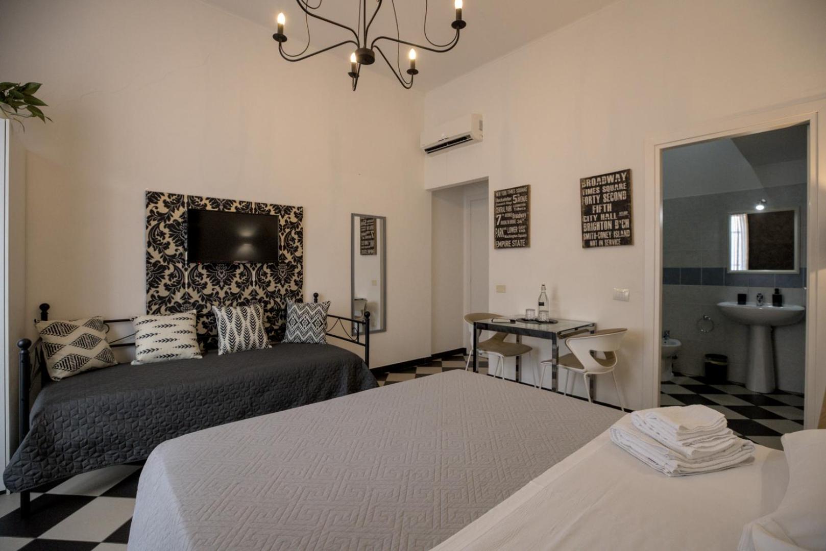 Manì Rooms