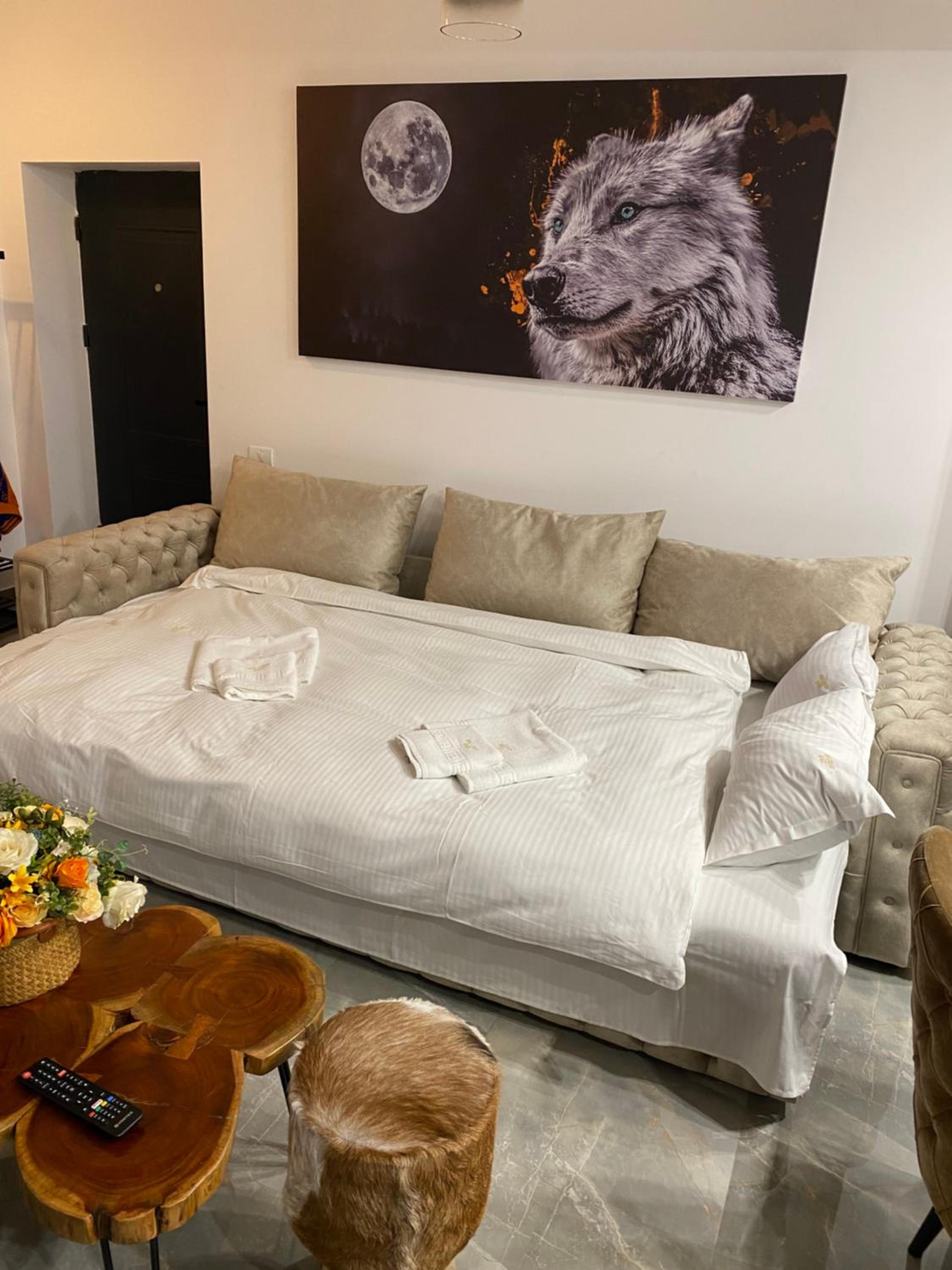 AYASI Luxury Apartment Predeal
