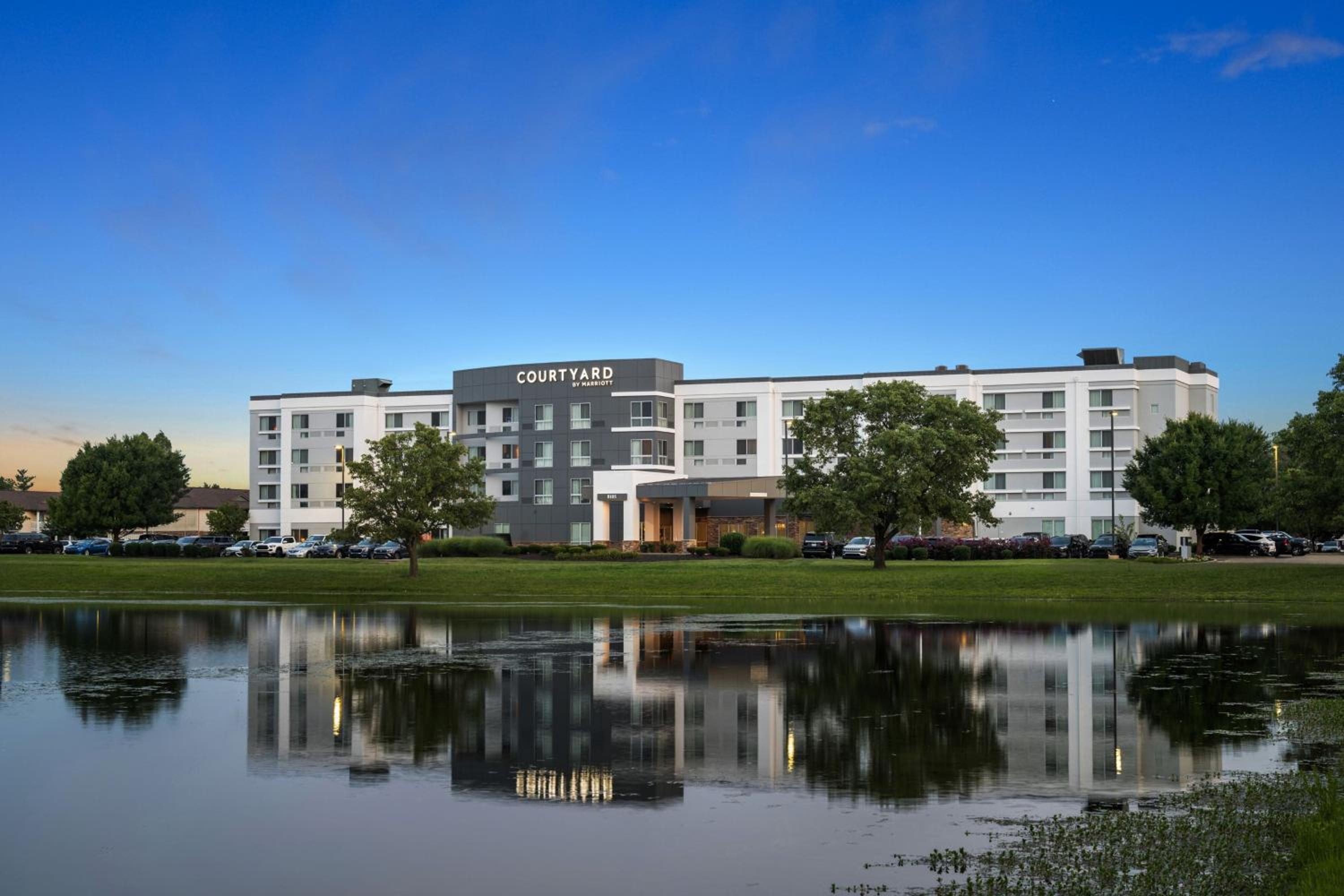Hotel Courtyard by Marriott Evansville East - Image 1