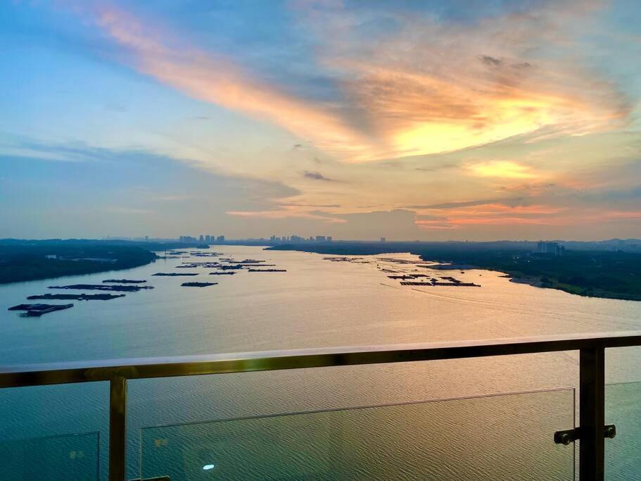 Country Garden Danga Bay,Full Seaview, 6-8pax, Netflix
