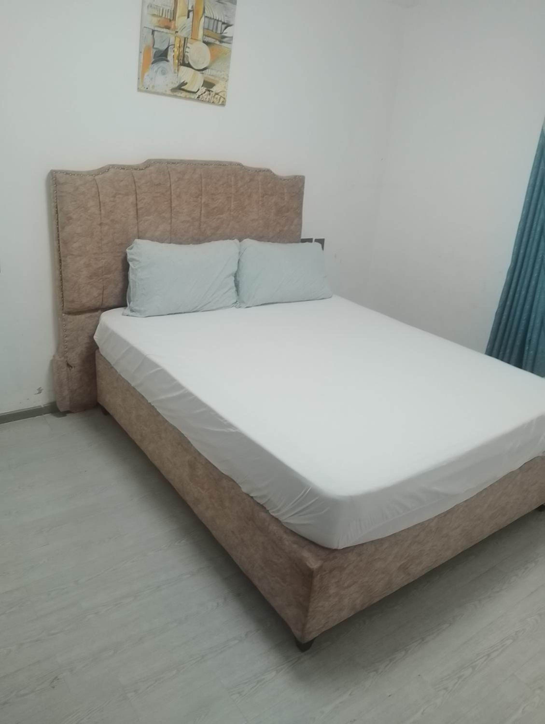 Beautiful 2 bedroom at royal garden apartments view 3